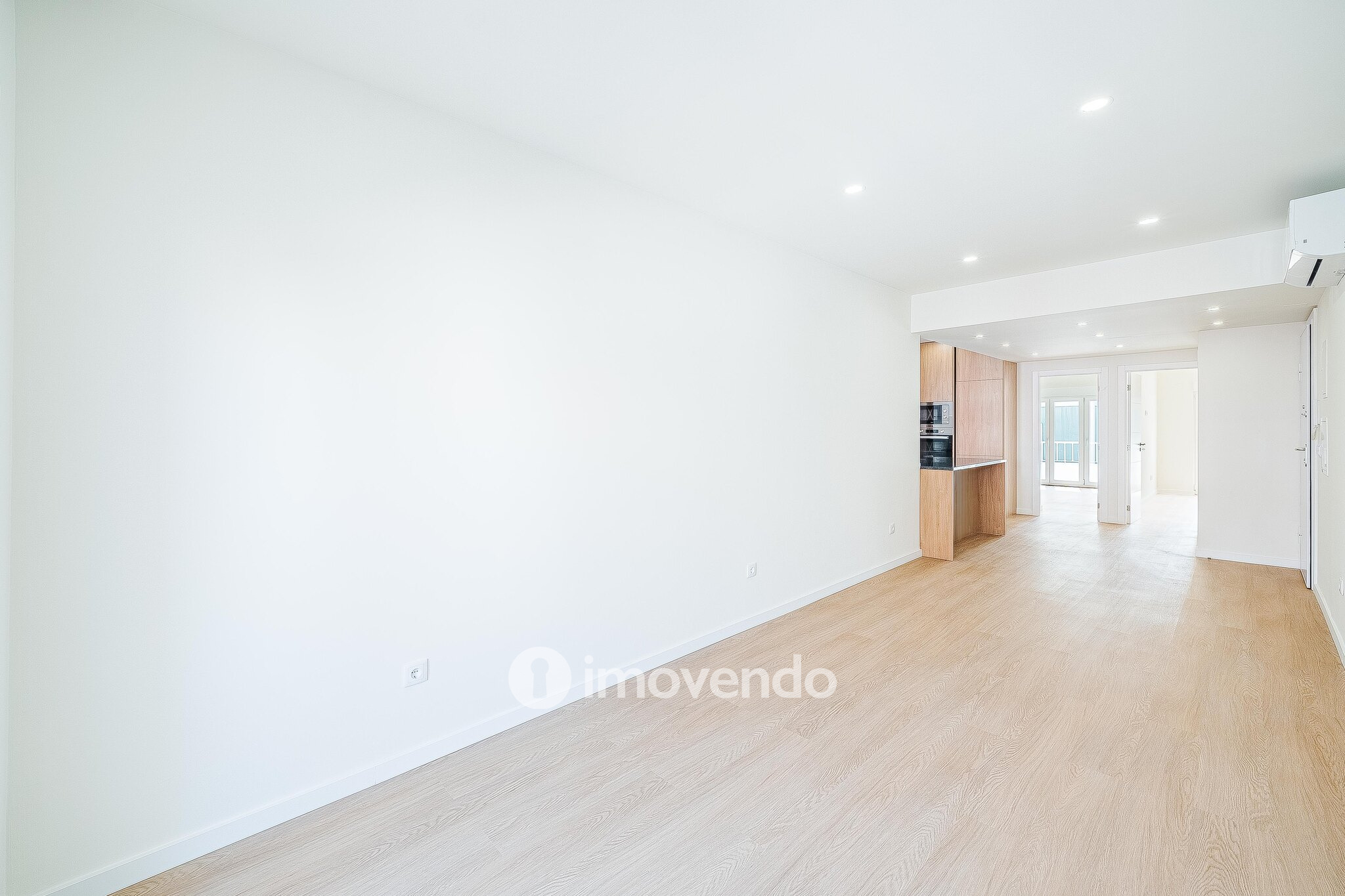 Apartamento T2 totalmente renovado e pronto a habitar, em Moscavide