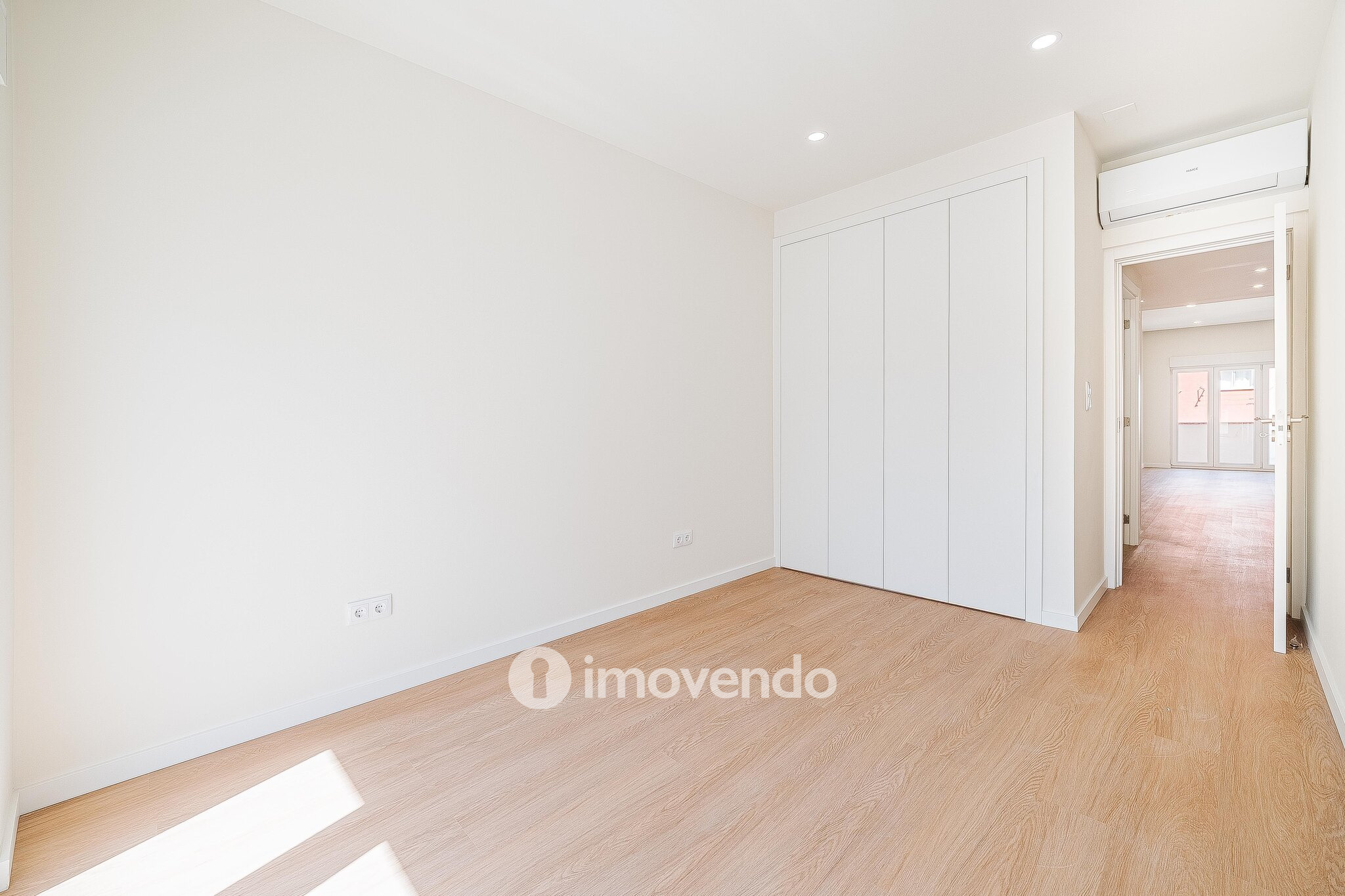 Apartamento T2 totalmente renovado e pronto a habitar, em Moscavide