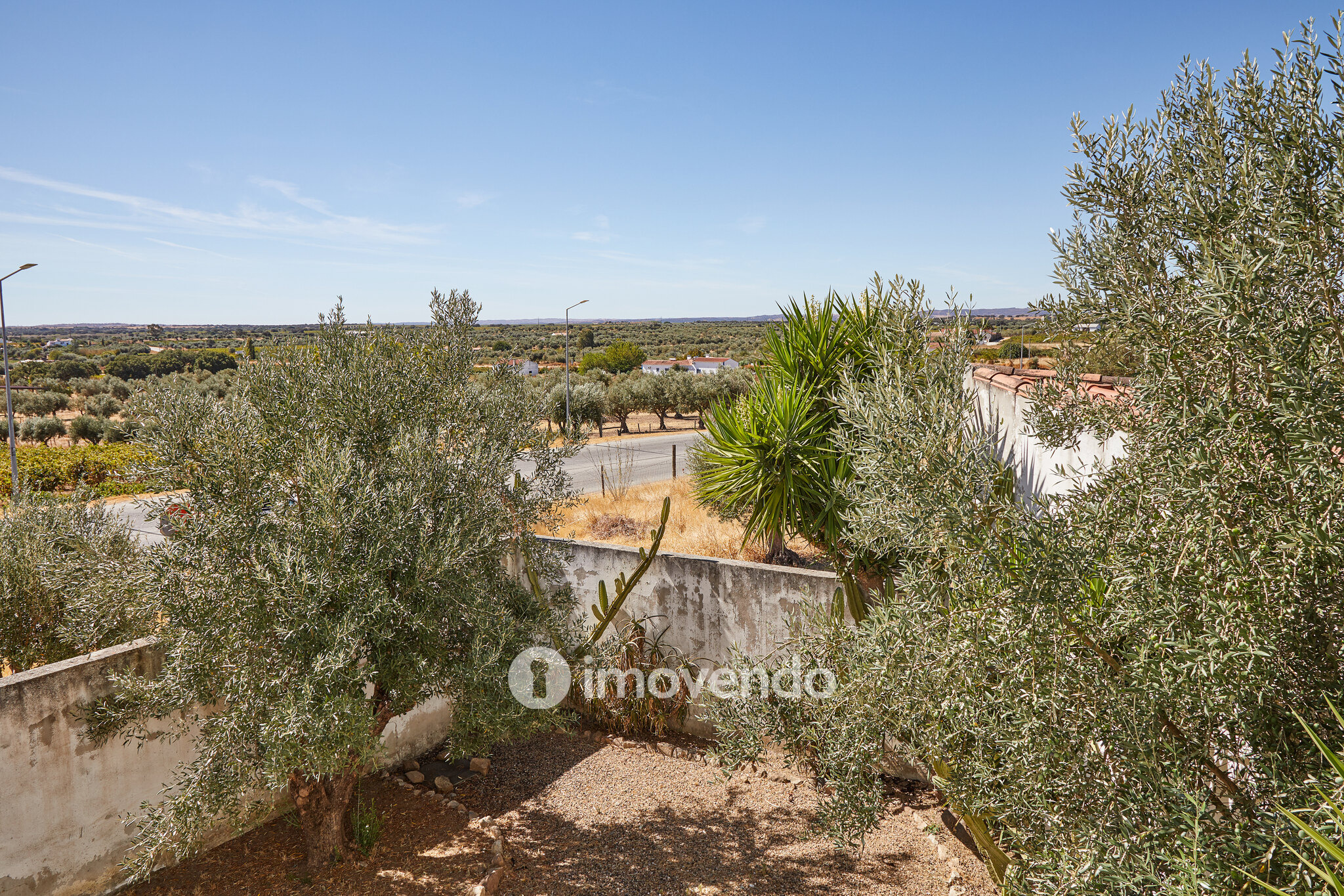 Moradia T2 totalmente remodelada, com jardim, em Reguengos de Monsaraz