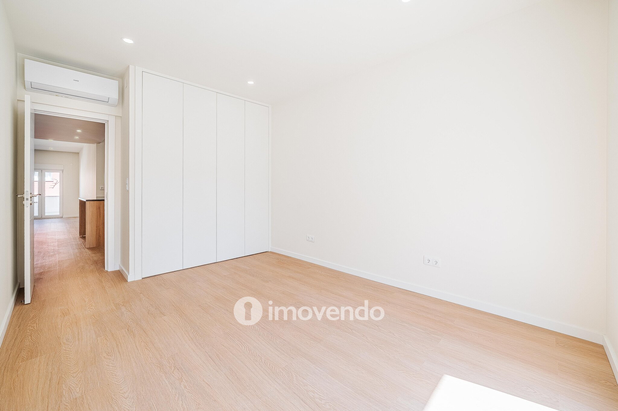 Apartamento T2 totalmente renovado e pronto a habitar, em Moscavide