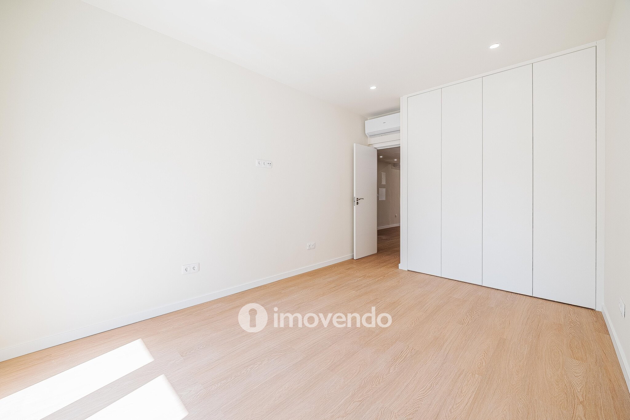 Apartamento T2 totalmente renovado e pronto a habitar, em Moscavide
