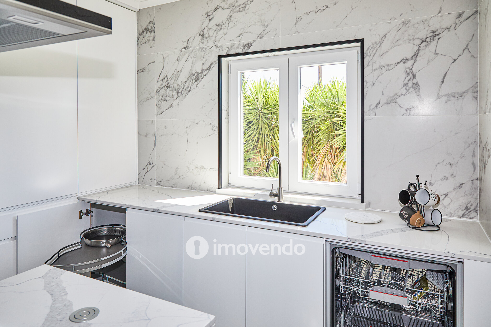 Moradia T2 totalmente remodelada, com jardim, em Reguengos de Monsaraz