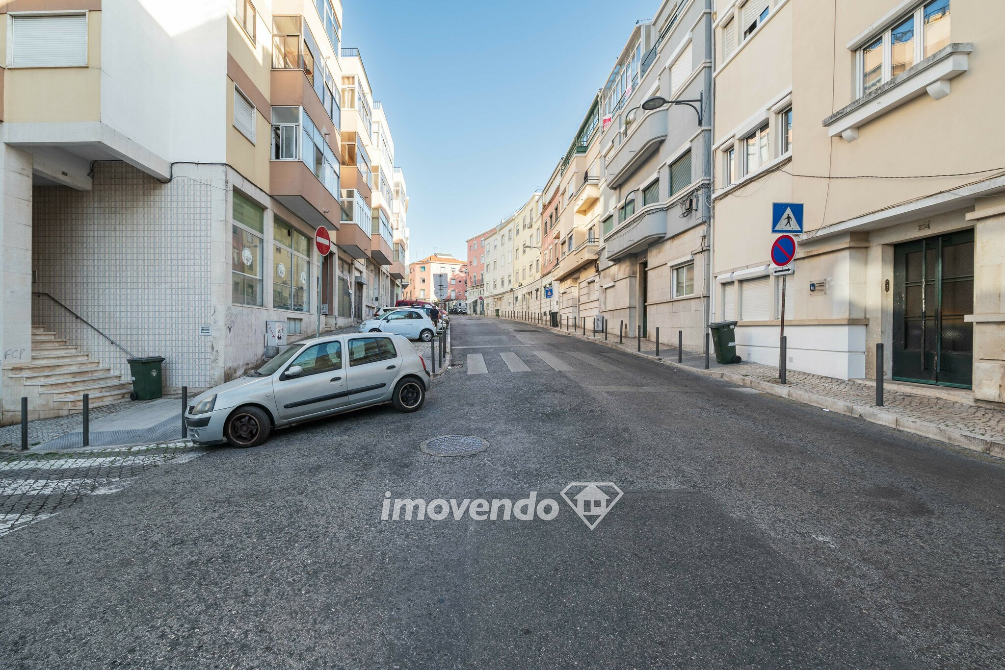 Apartamento T2 remodelado, com terraço, na Penha de França, Lisboa