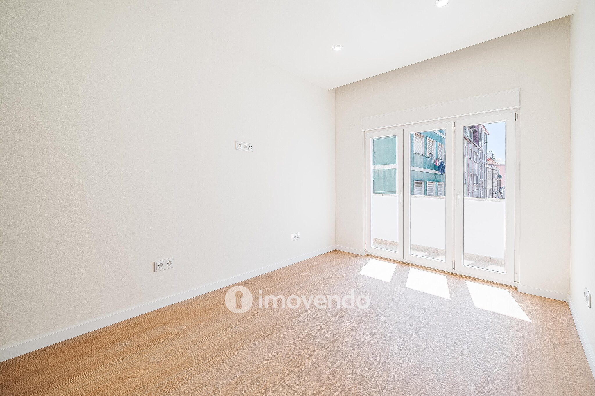 Apartamento T2 totalmente renovado e pronto a habitar, em Moscavide