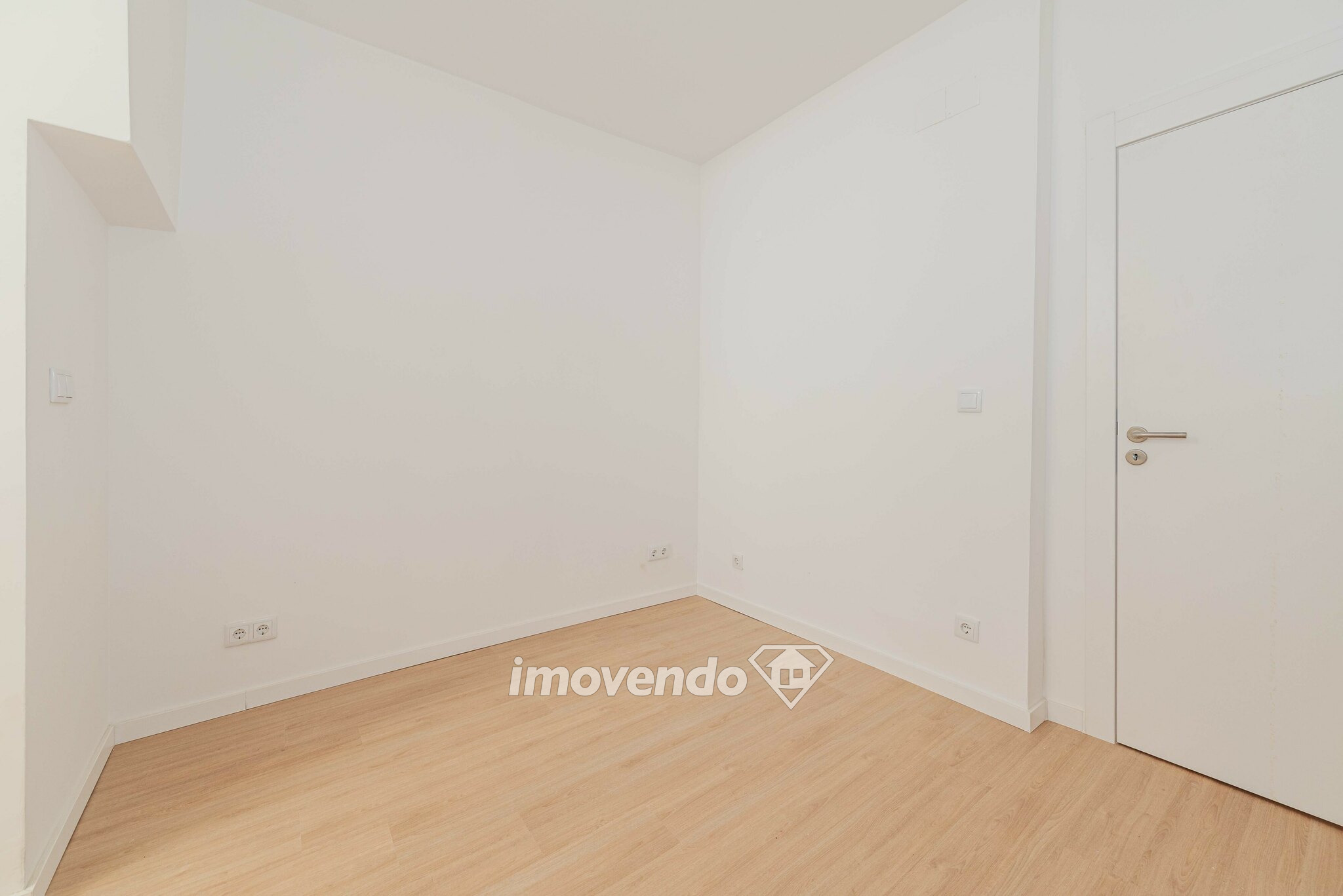 Apartamento T2 totalmente remodelado e pronto a habitar, na Ajuda