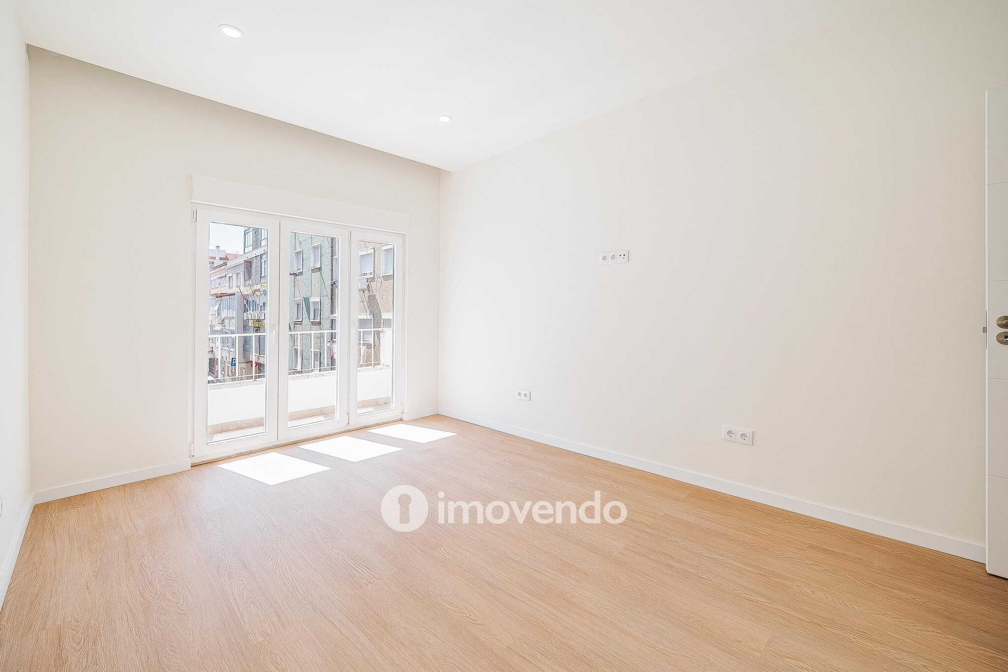 Apartamento T2 totalmente renovado e pronto a habitar, em Moscavide
