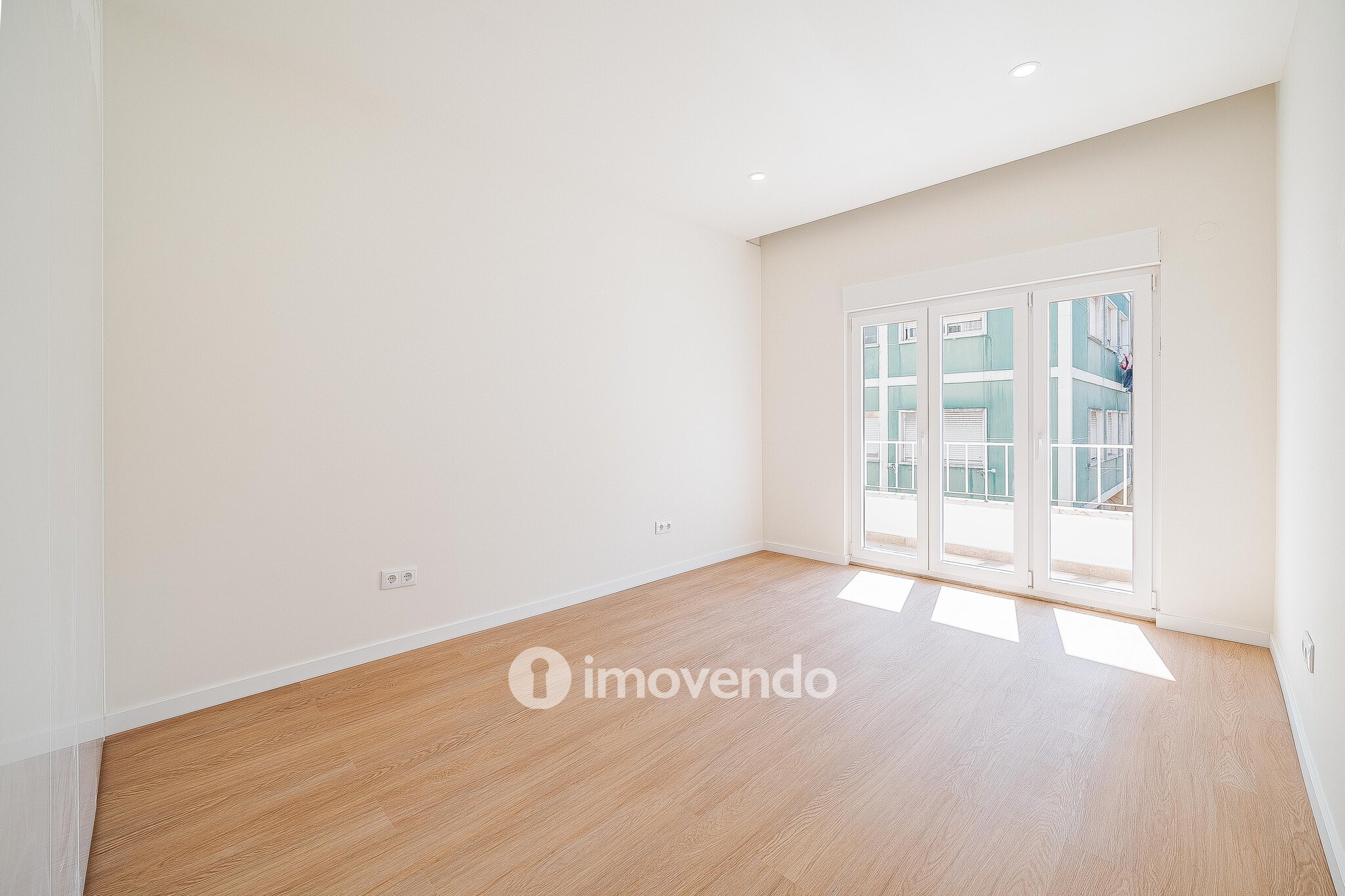 Apartamento T2 totalmente renovado e pronto a habitar, em Moscavide