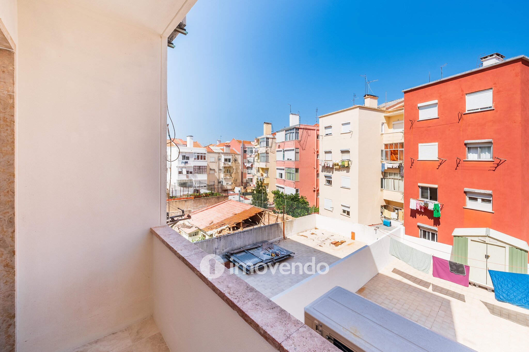 Apartamento T2 totalmente renovado e pronto a habitar, em Moscavide