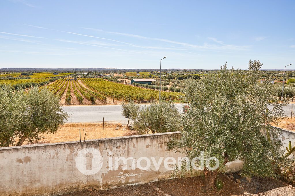 Moradia T2 em , Reguengos de Monsaraz com 256 m<sup>2</sup> por 295.000