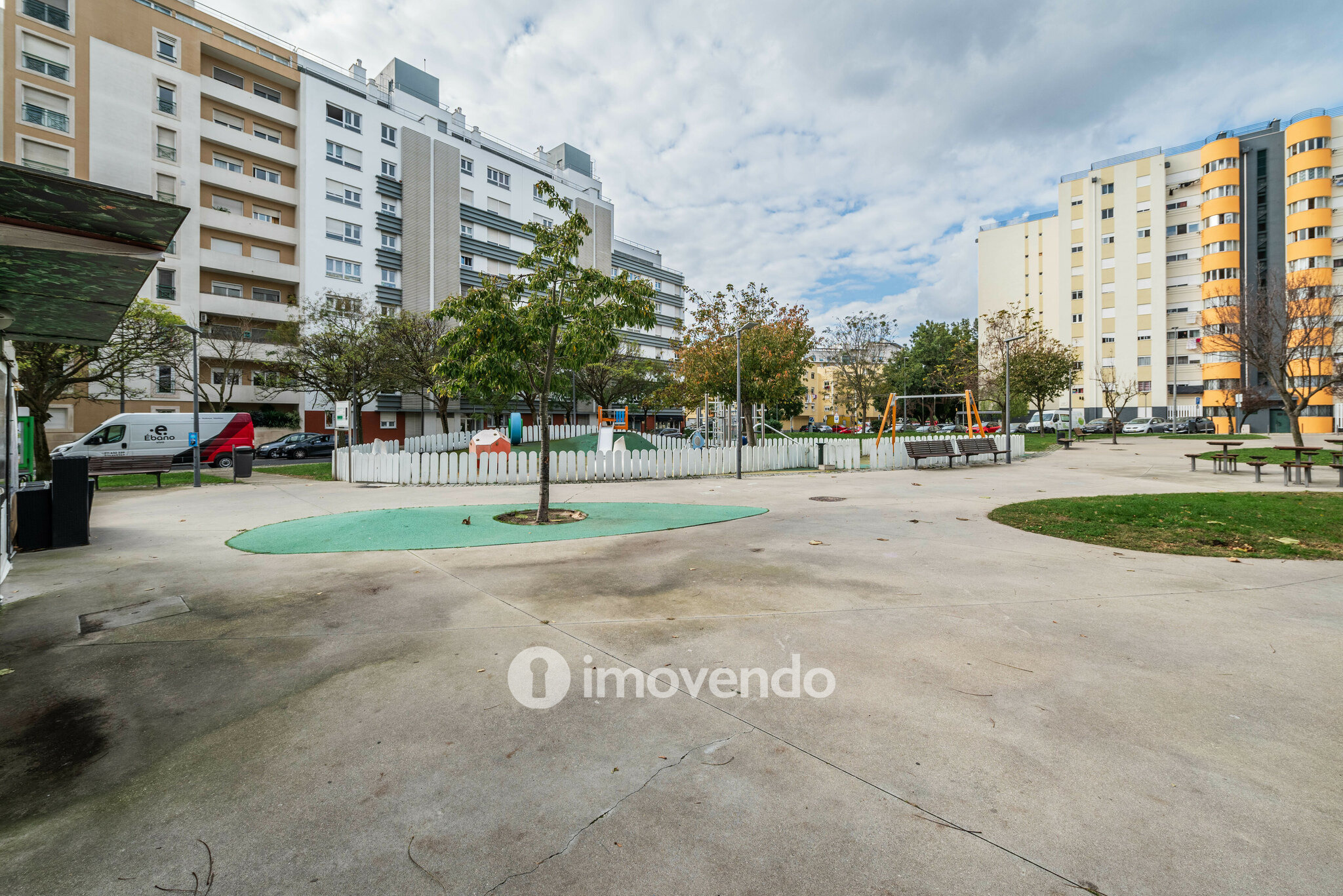 Apartamento T1 com estacionamento, em condomínio com piscina, Lisboa