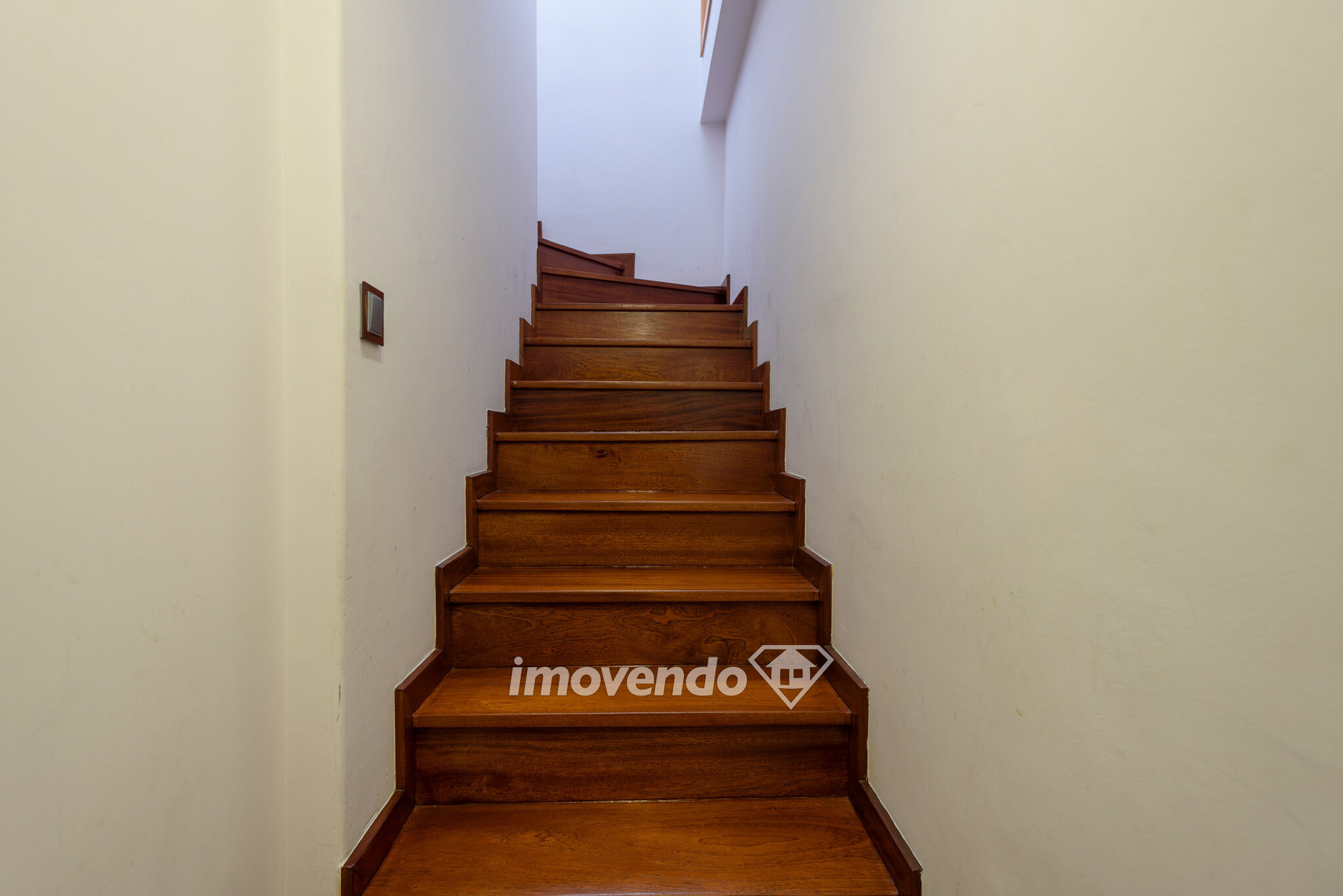 Apartamento T3 Duplex, totalmente remodelado, em Vila Nova de Gaia