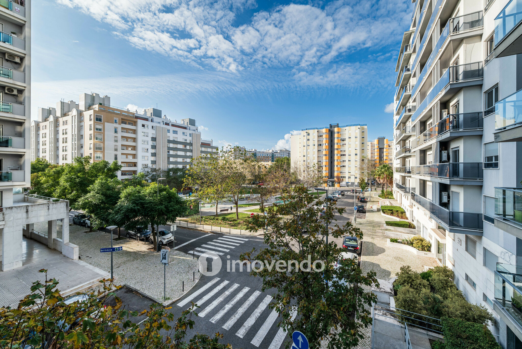 Apartamento T1 com estacionamento, em condomínio com piscina, Lisboa