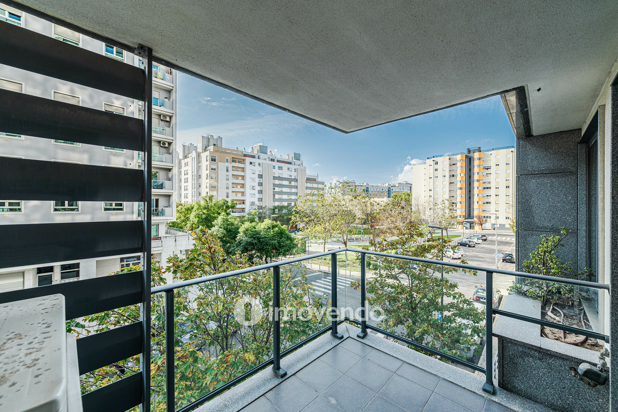 Apartamento T1 com estacionamento, em condomínio com piscina, Lisboa