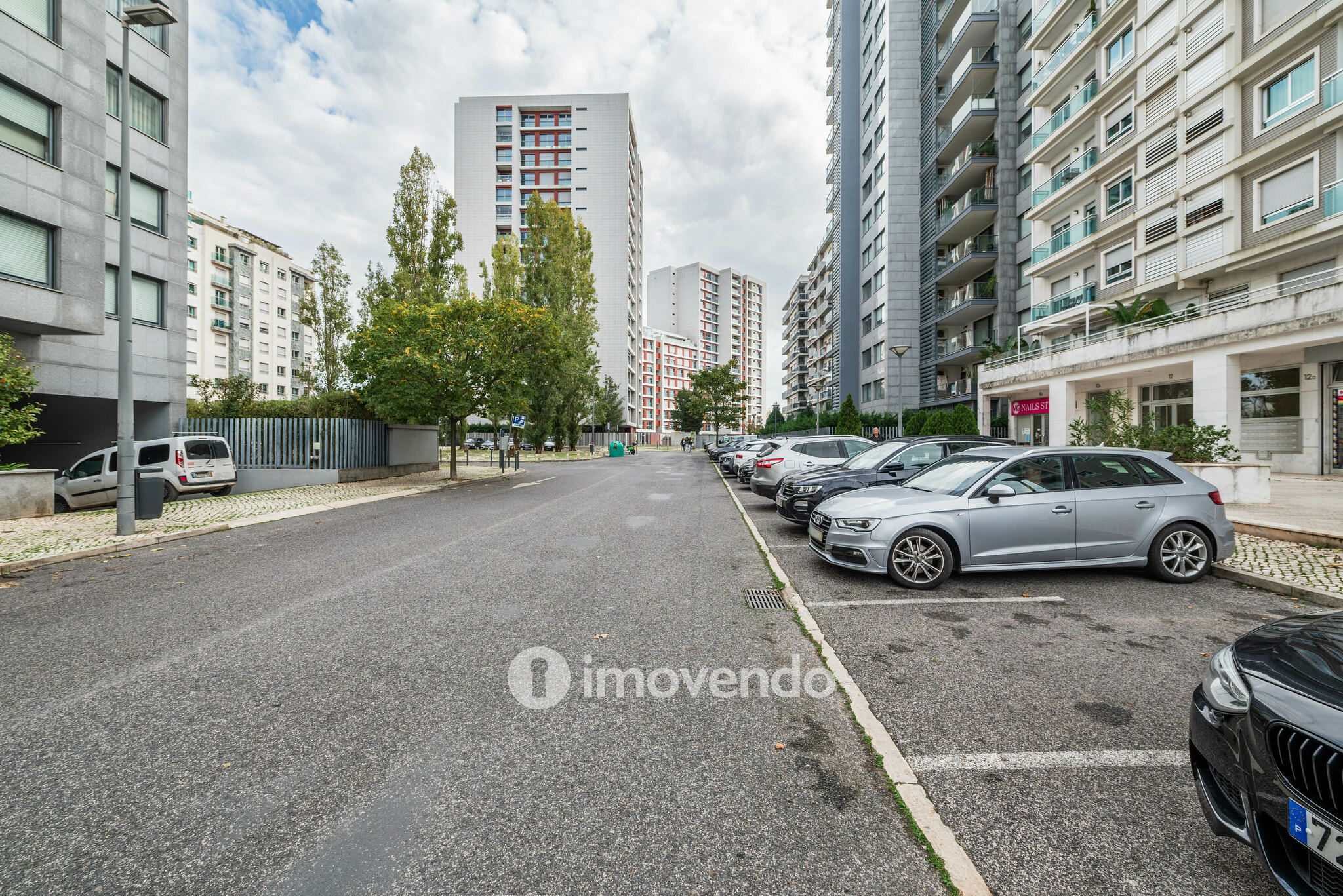 Apartamento T1 com estacionamento, em condomínio com piscina, Lisboa