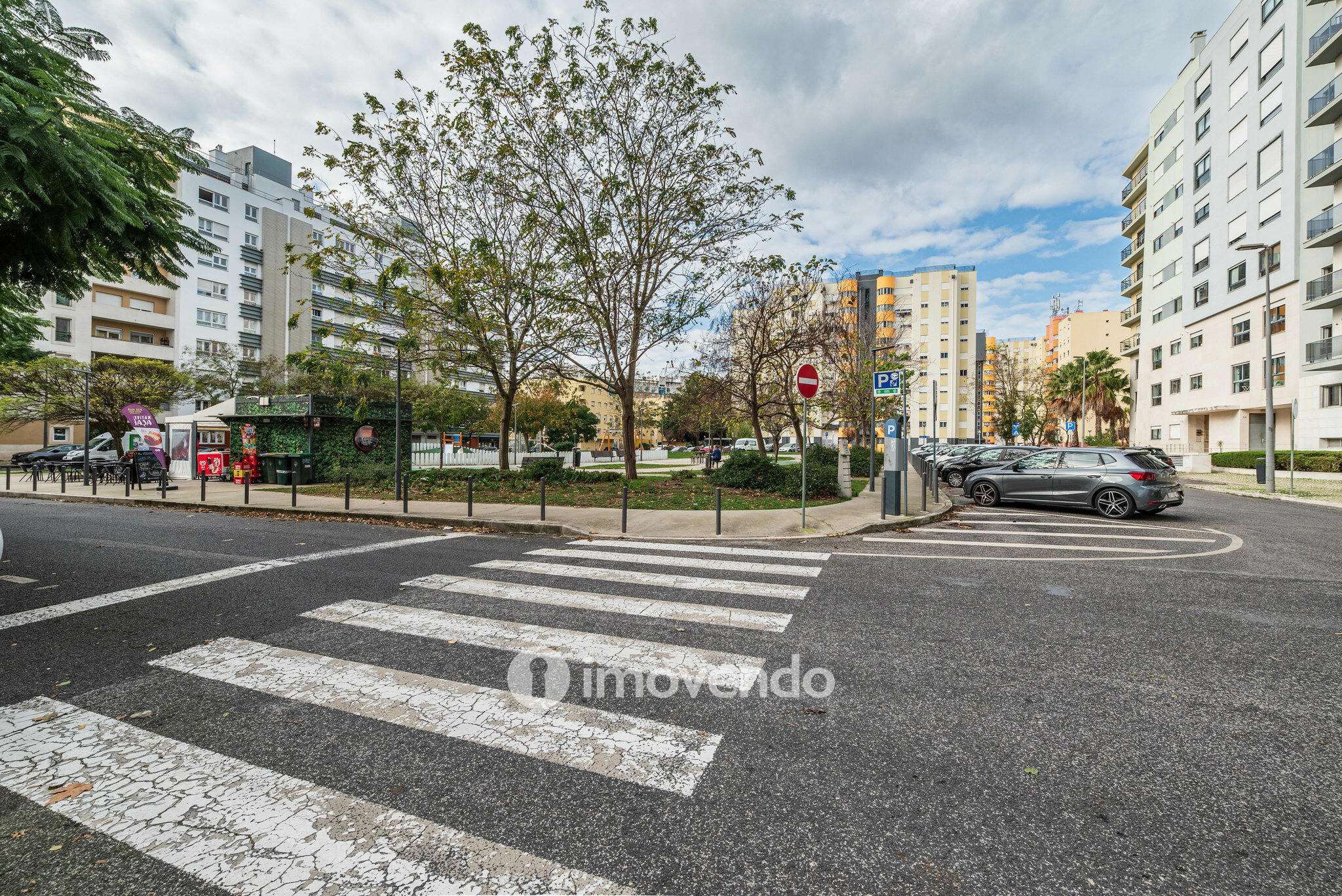 Apartamento T1 com estacionamento, em condomínio com piscina, Lisboa