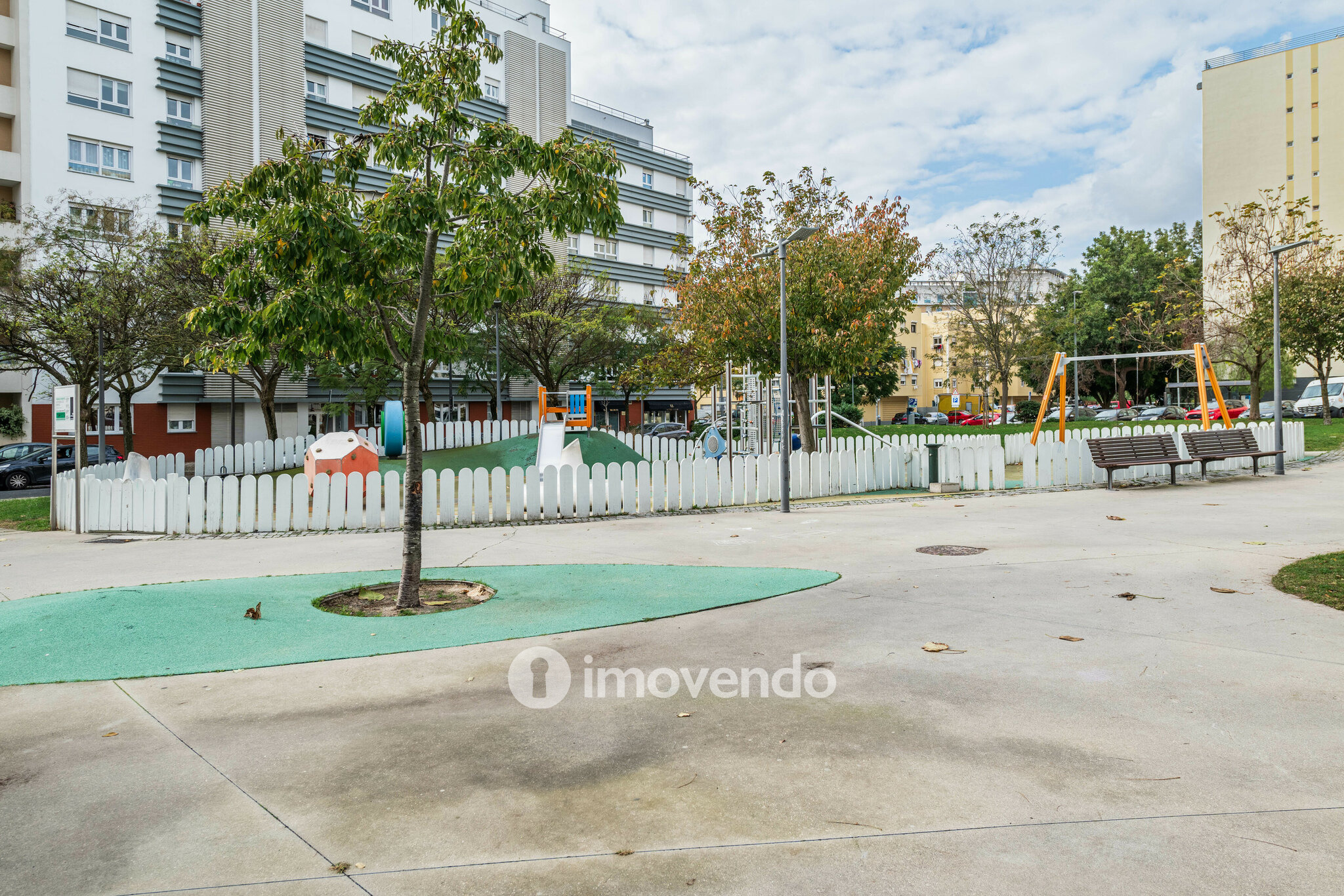 Apartamento T1 com estacionamento, em condomínio com piscina, Lisboa