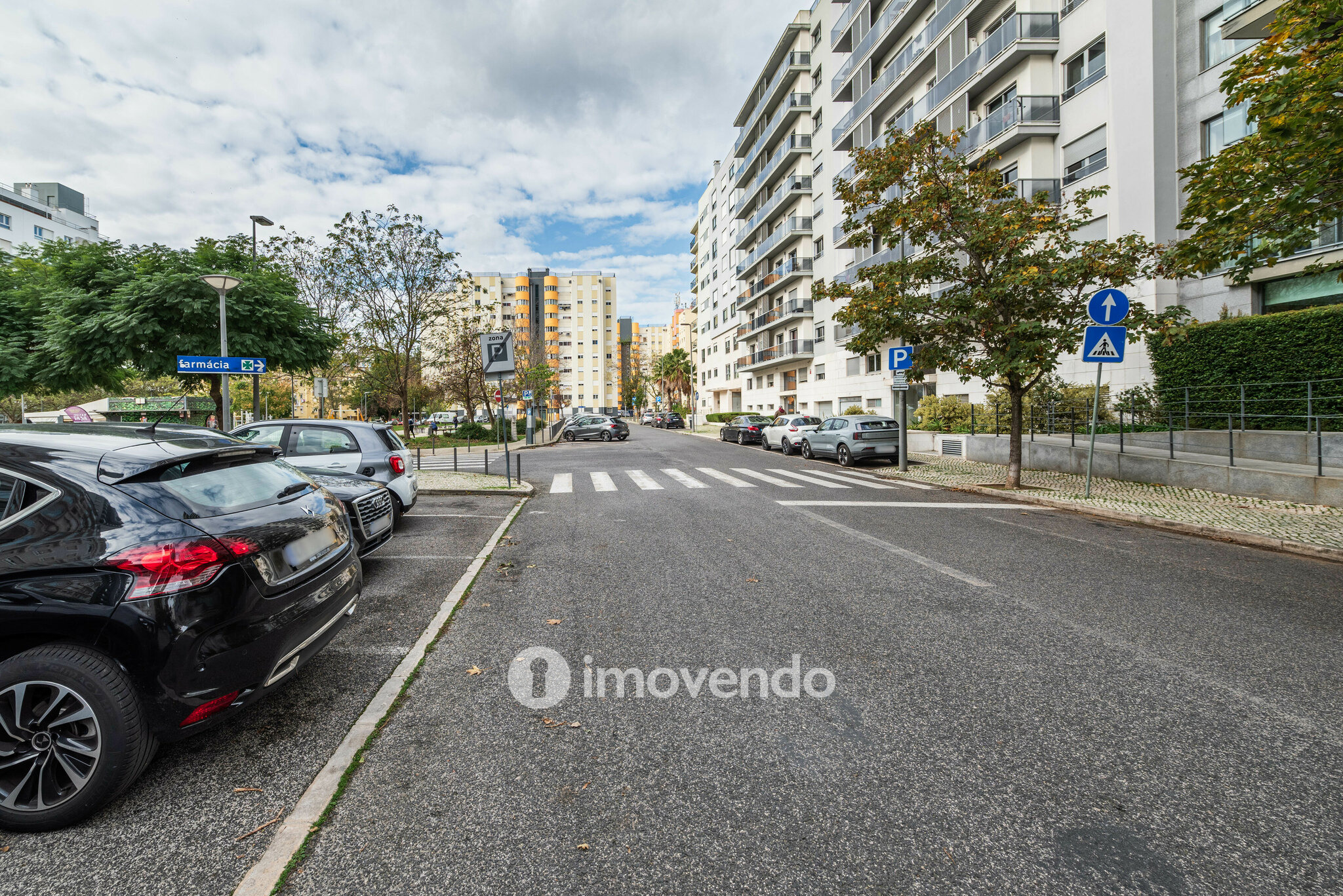 Apartamento T1 com estacionamento, em condomínio com piscina, Lisboa