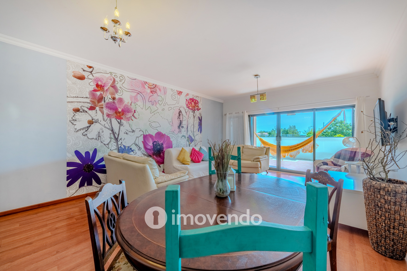 Apartamento T4 em condomínio com piscina, em Quelfes, Olhão