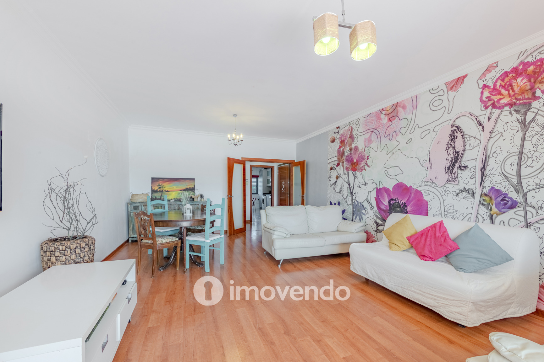 Apartamento T4 em condomínio com piscina, em Quelfes, Olhão