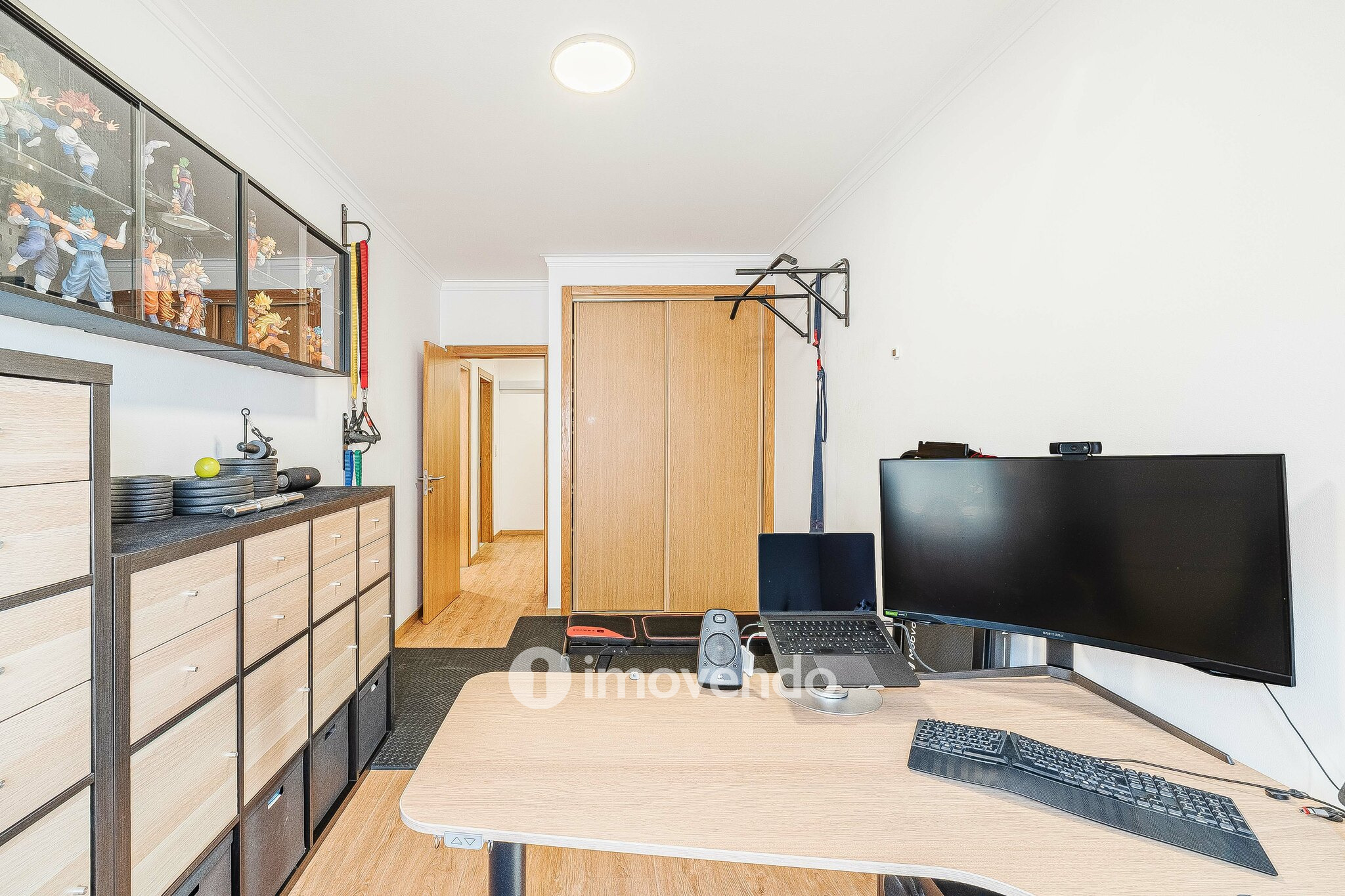 Apartamento T2 moderno, com estacionamento, nas Casas do Lago