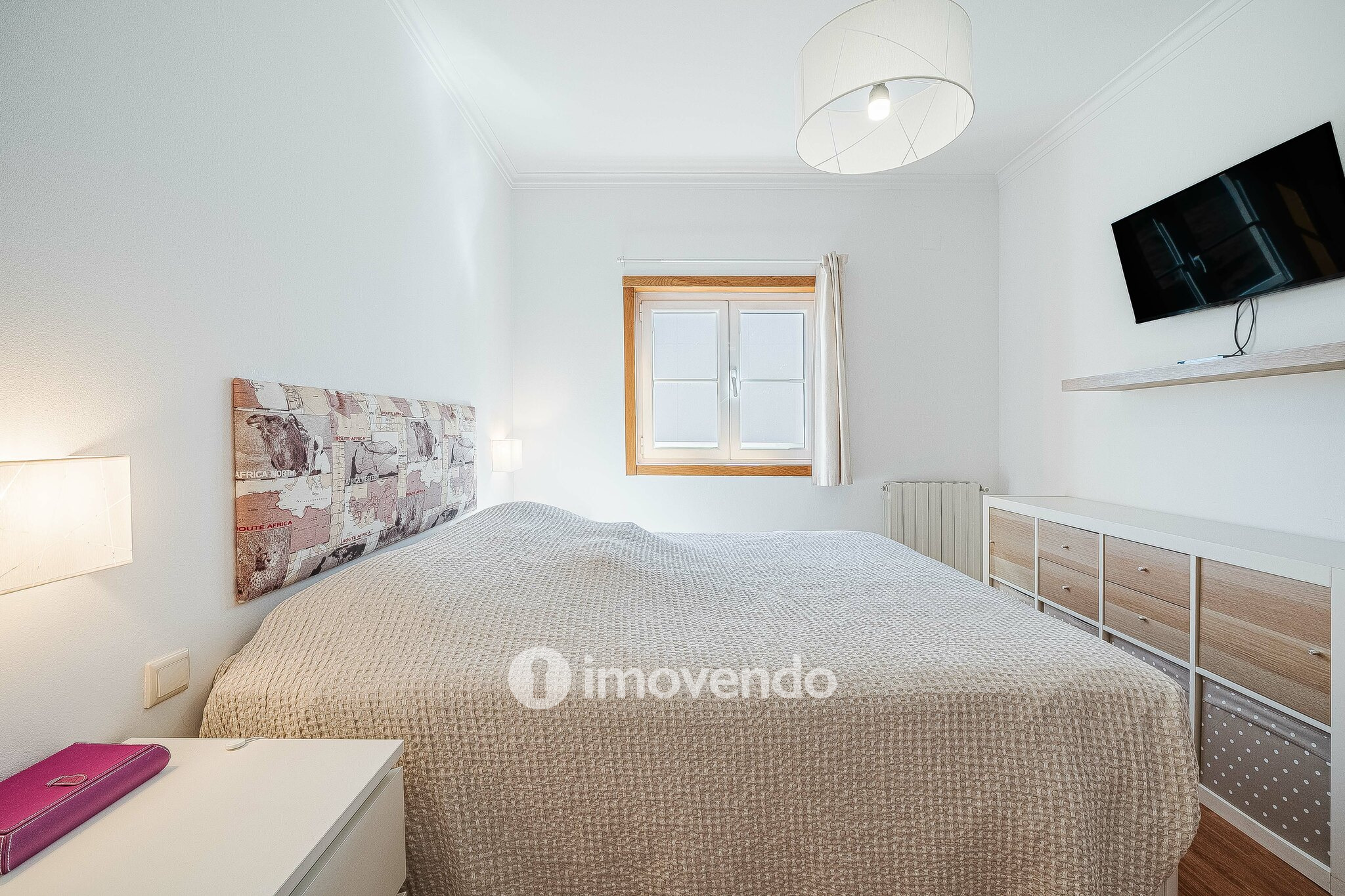Apartamento T2 moderno, com estacionamento, nas Casas do Lago