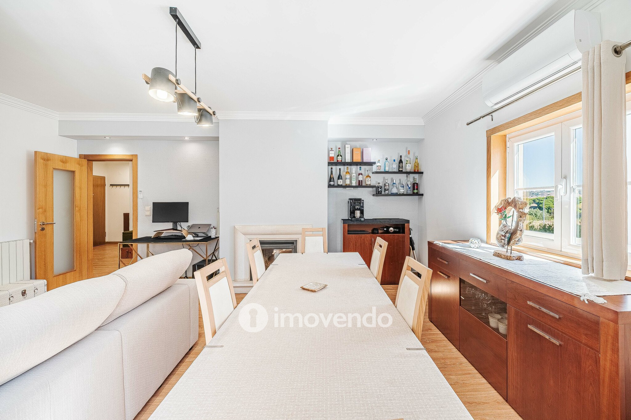 Apartamento T2 moderno, com estacionamento, nas Casas do Lago