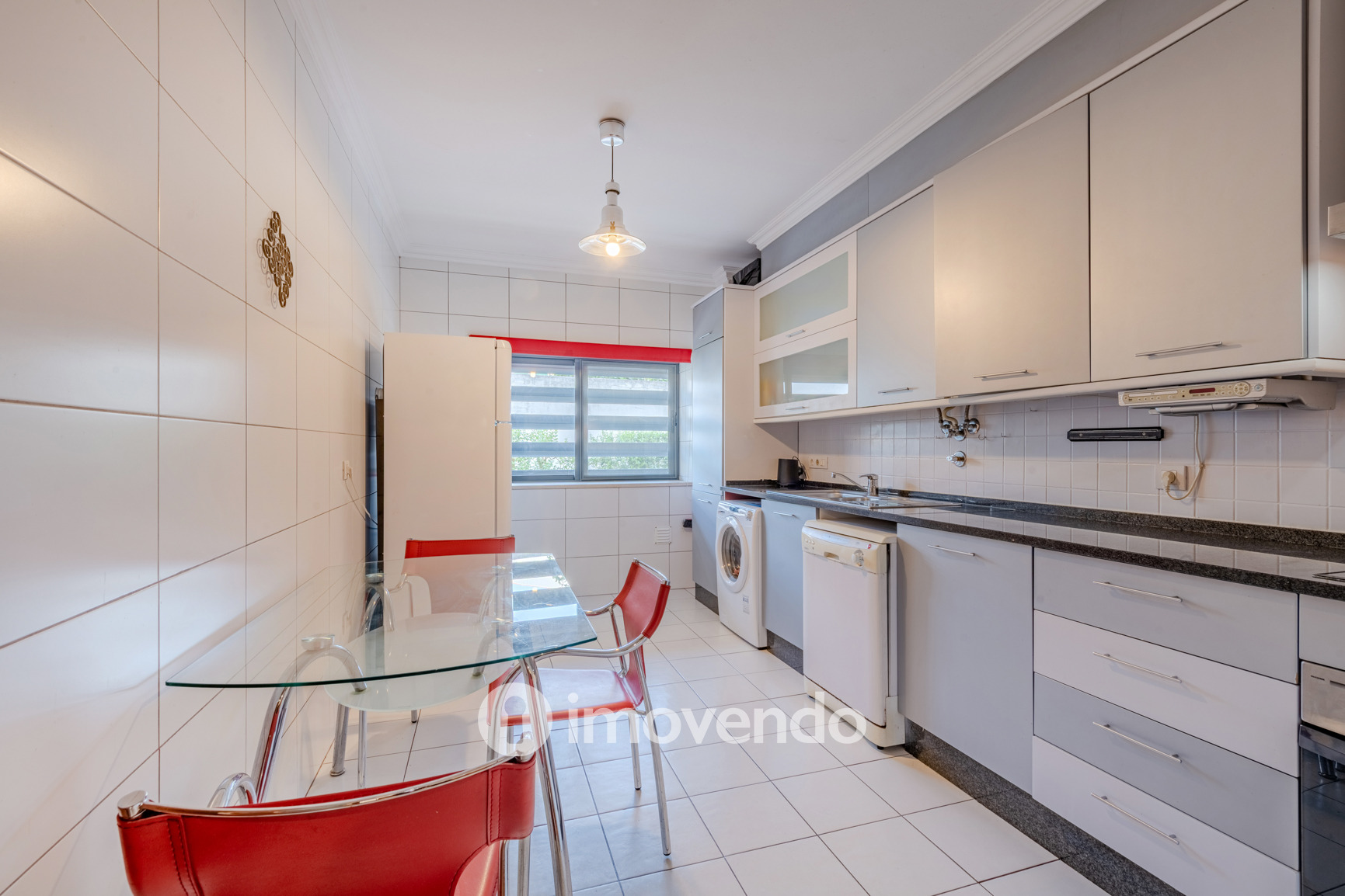 Apartamento T4 em condomínio com piscina, em Quelfes, Olhão