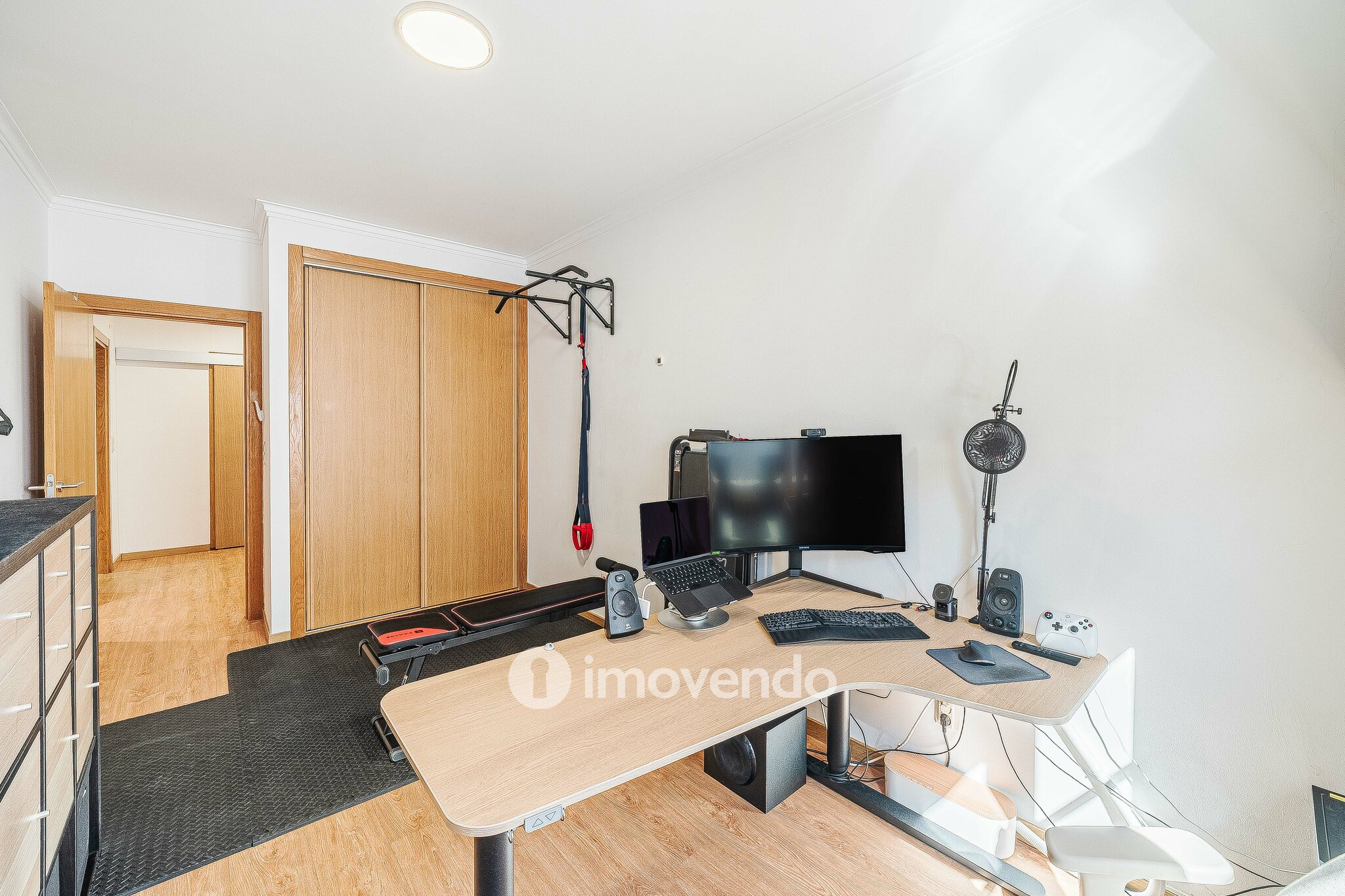 Apartamento T2 moderno, com estacionamento, nas Casas do Lago