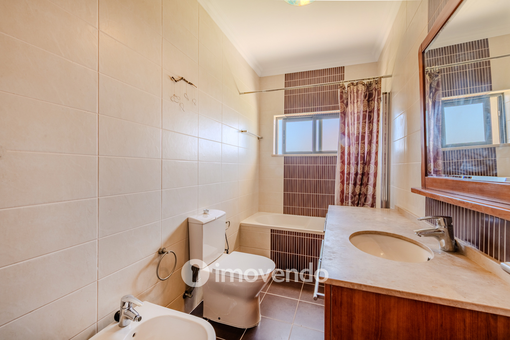 Apartamento T4 em condomínio com piscina, em Quelfes, Olhão