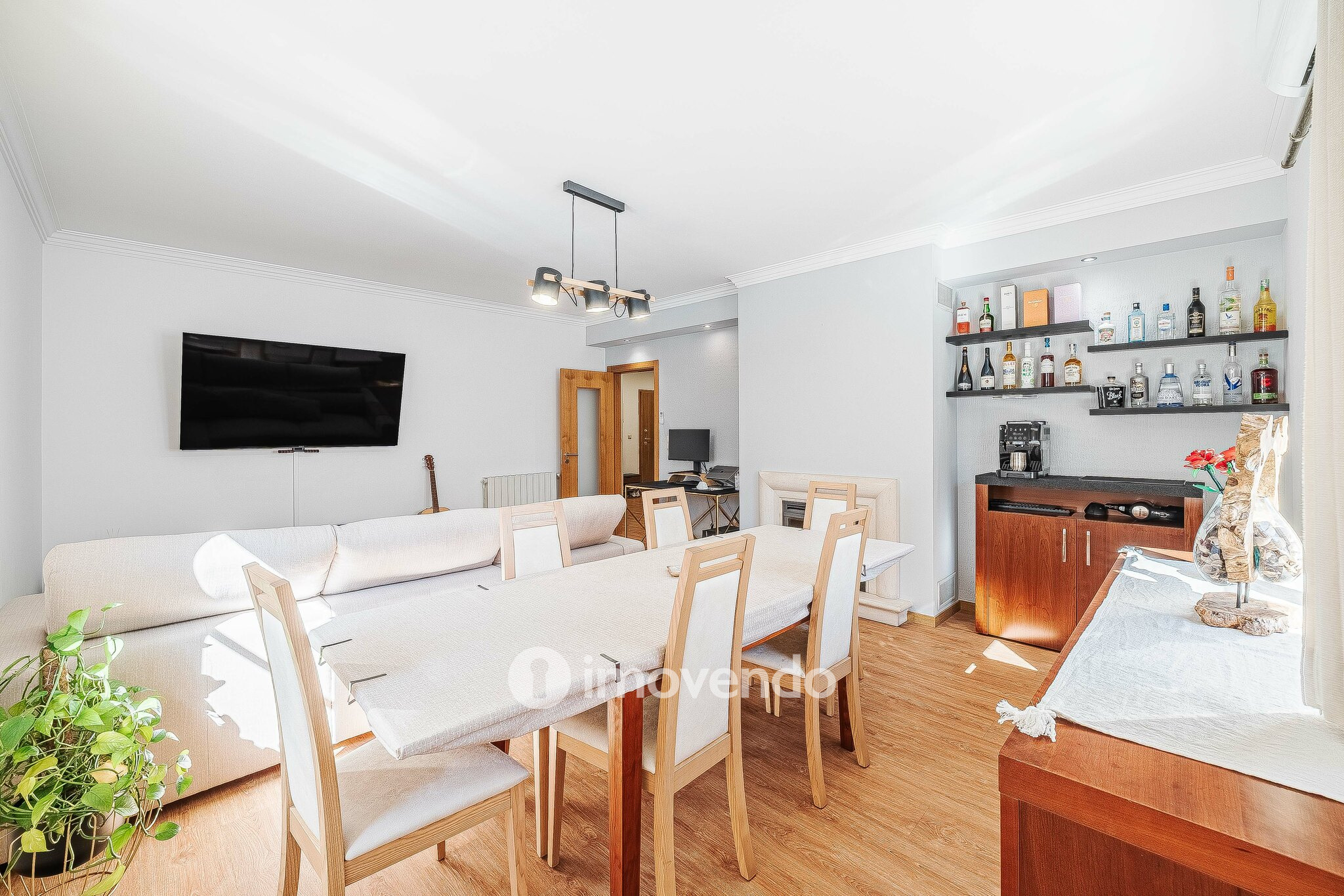 Apartamento T2 moderno, com estacionamento, nas Casas do Lago