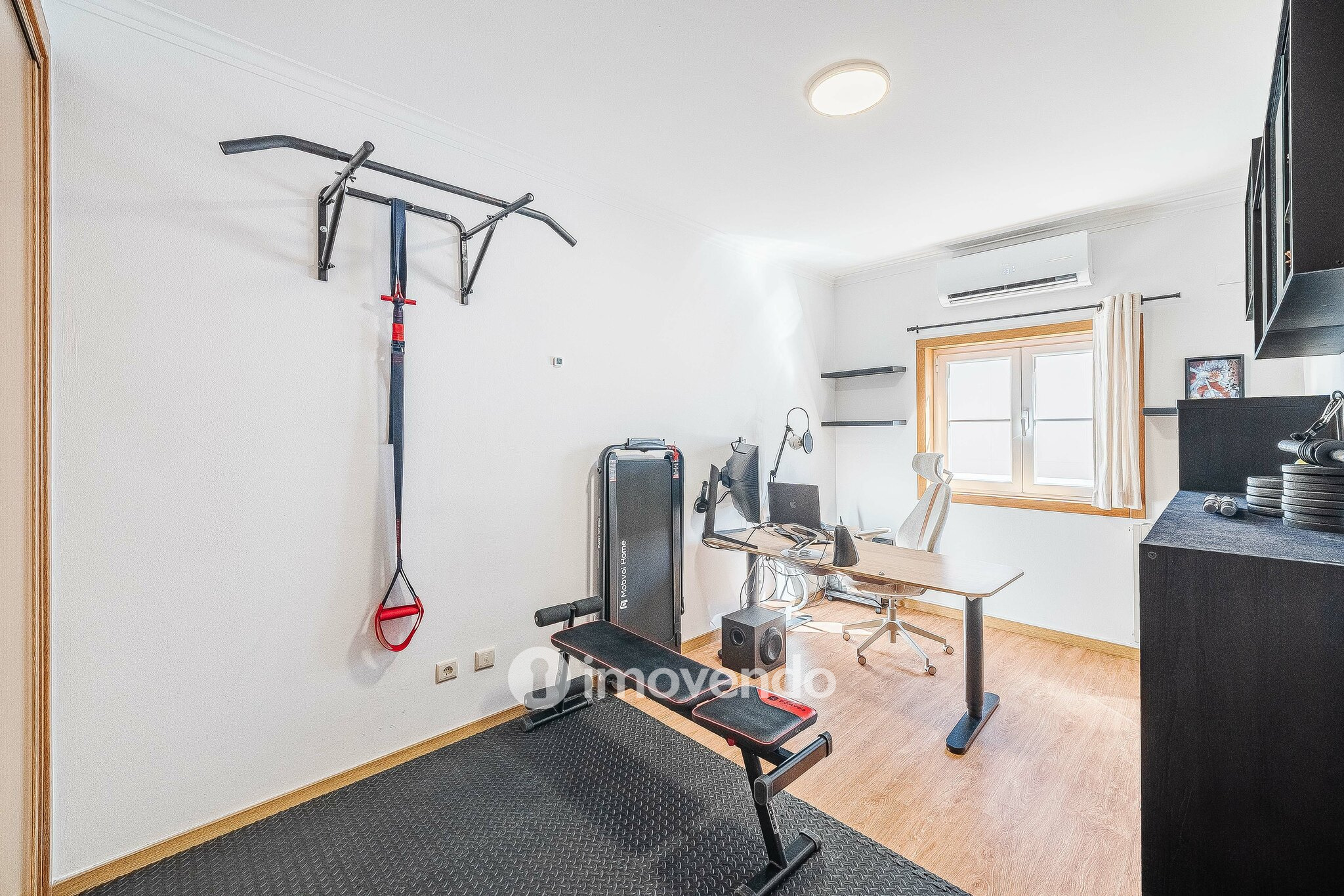 Apartamento T2 moderno, com estacionamento, nas Casas do Lago