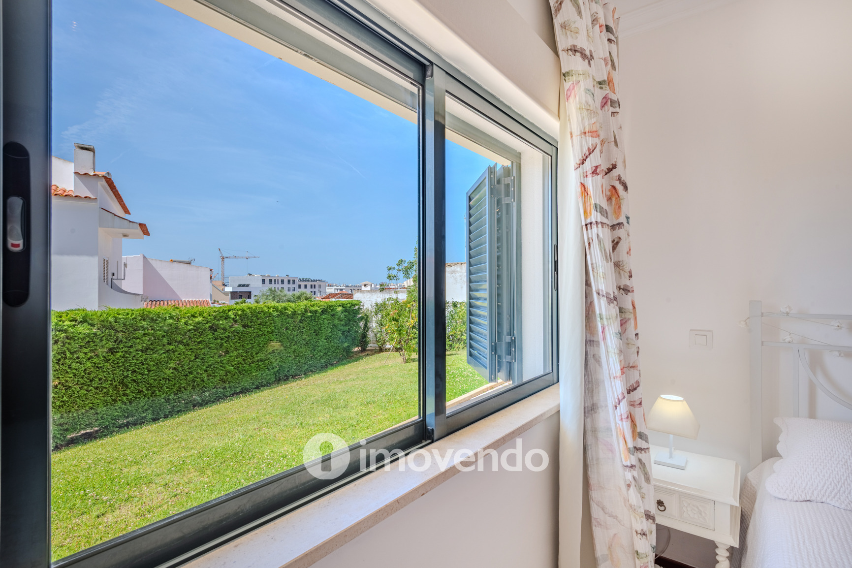 Apartamento T4 em condomínio com piscina, em Quelfes, Olhão