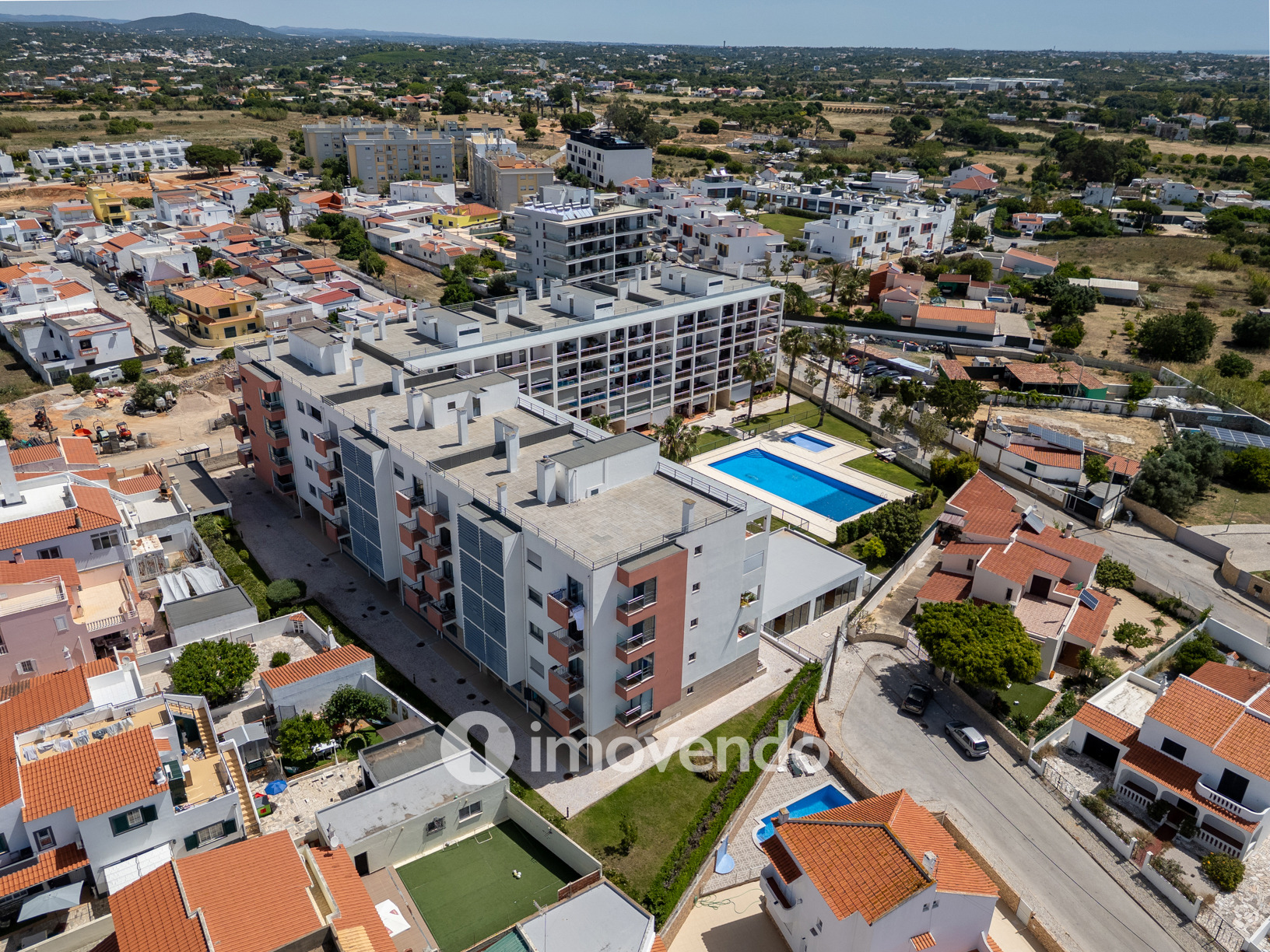 Apartamento T4 em condomínio com piscina, em Quelfes, Olhão