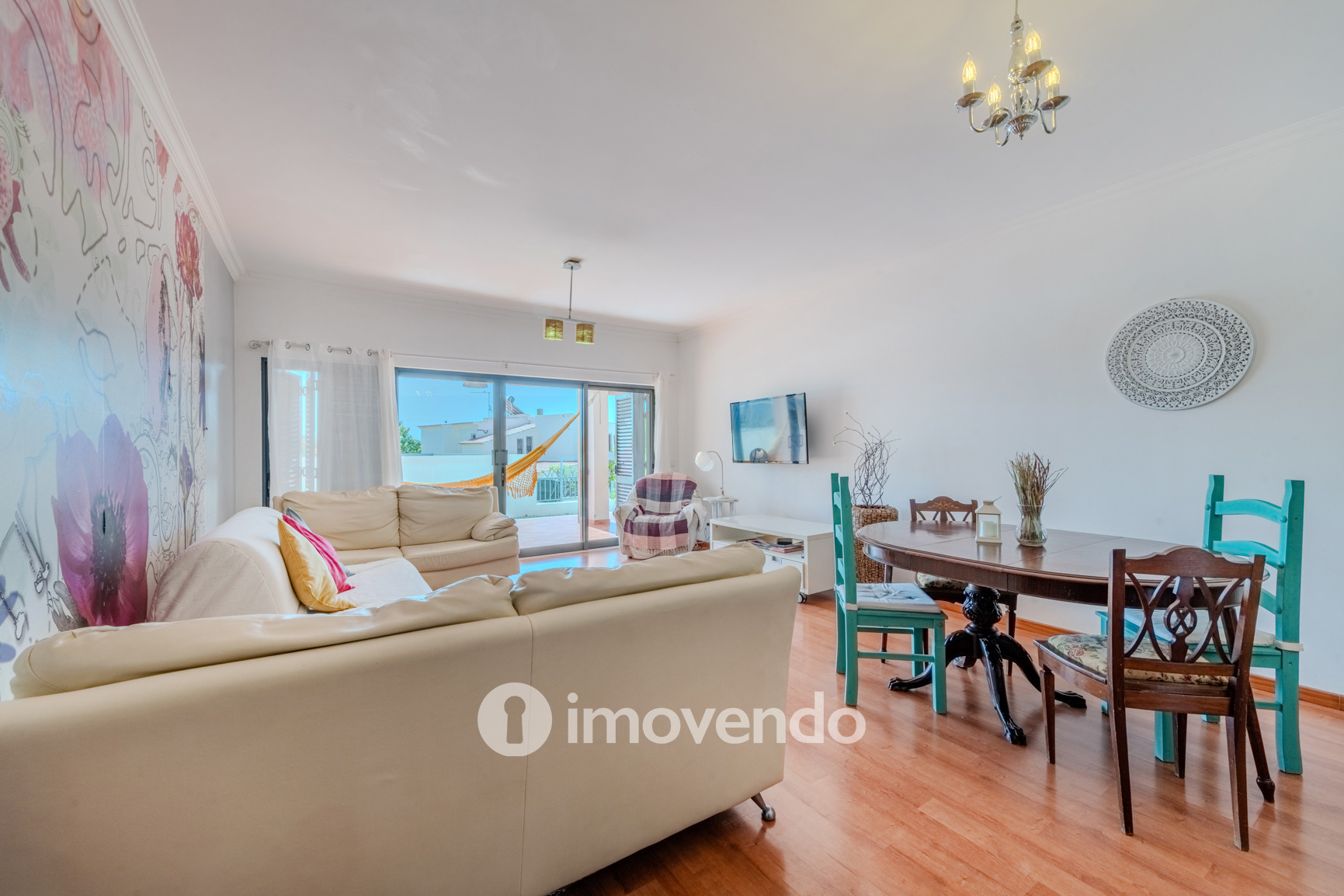 Apartamento T4 em condomínio com piscina, em Quelfes, Olhão