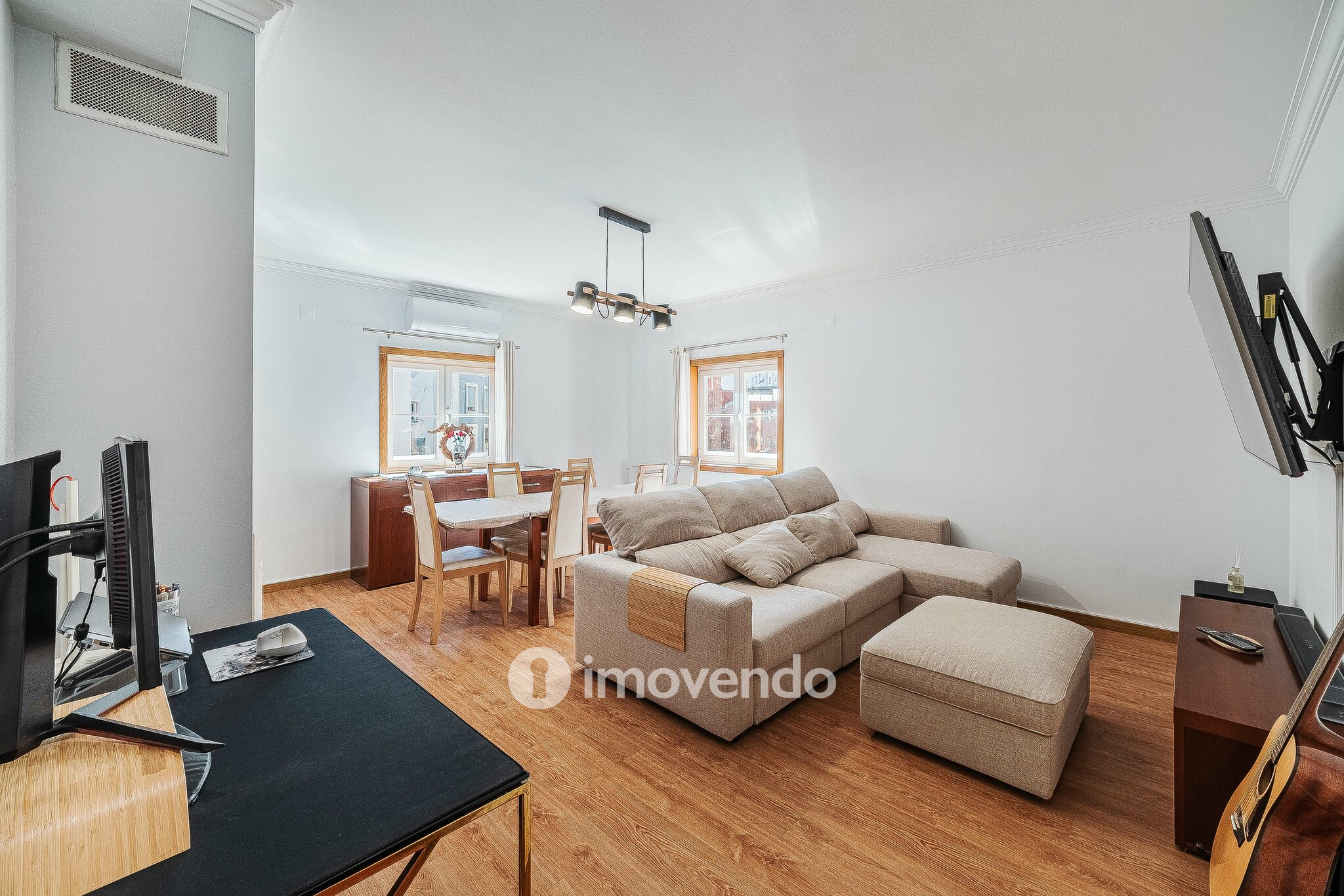 Apartamento T2 moderno, com estacionamento, nas Casas do Lago
