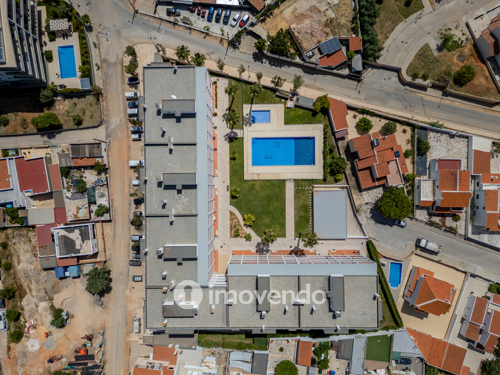 Apartamento T4 em condomínio com piscina, em Quelfes, Olhão