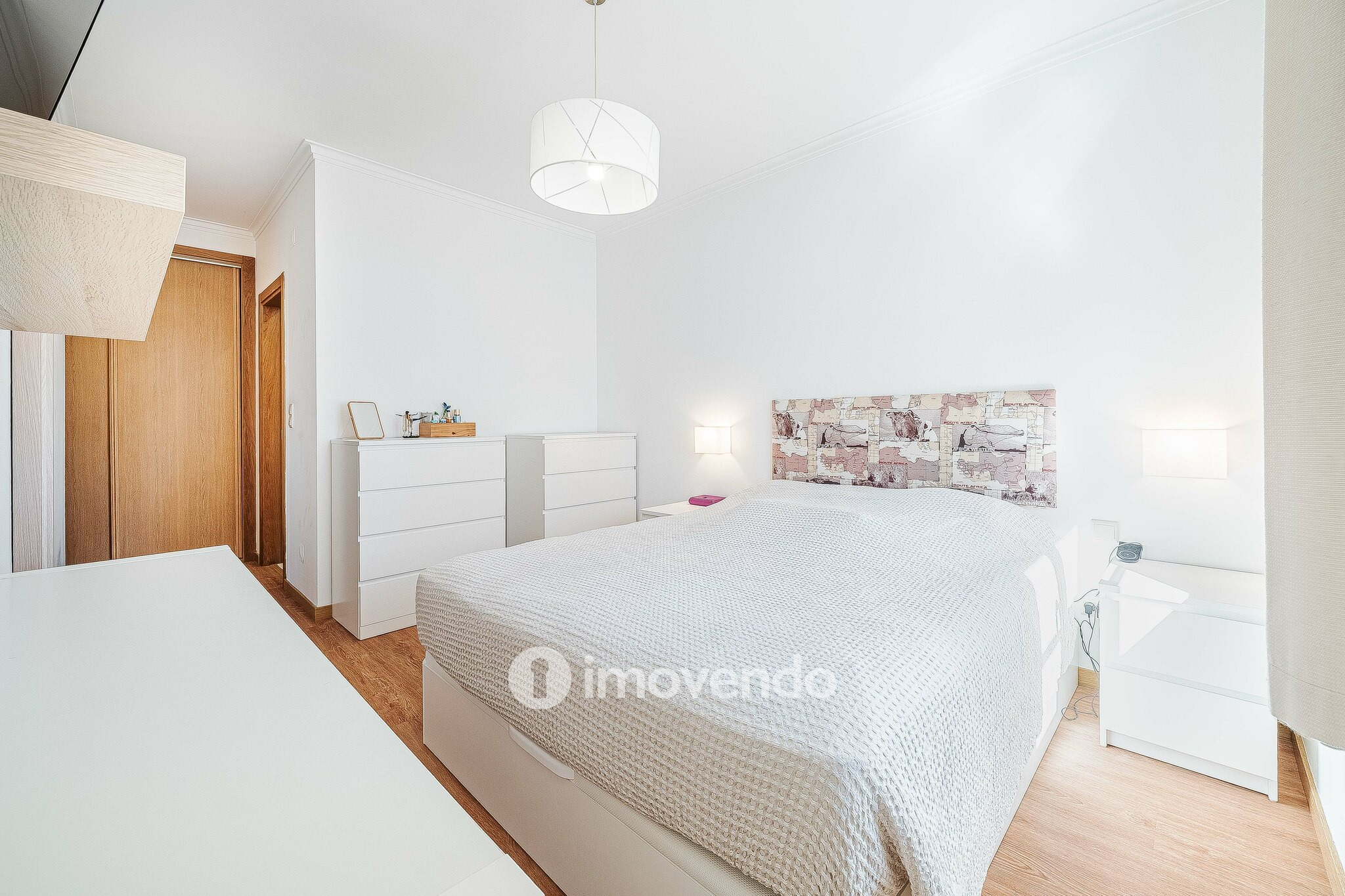 Apartamento T2 moderno, com estacionamento, nas Casas do Lago