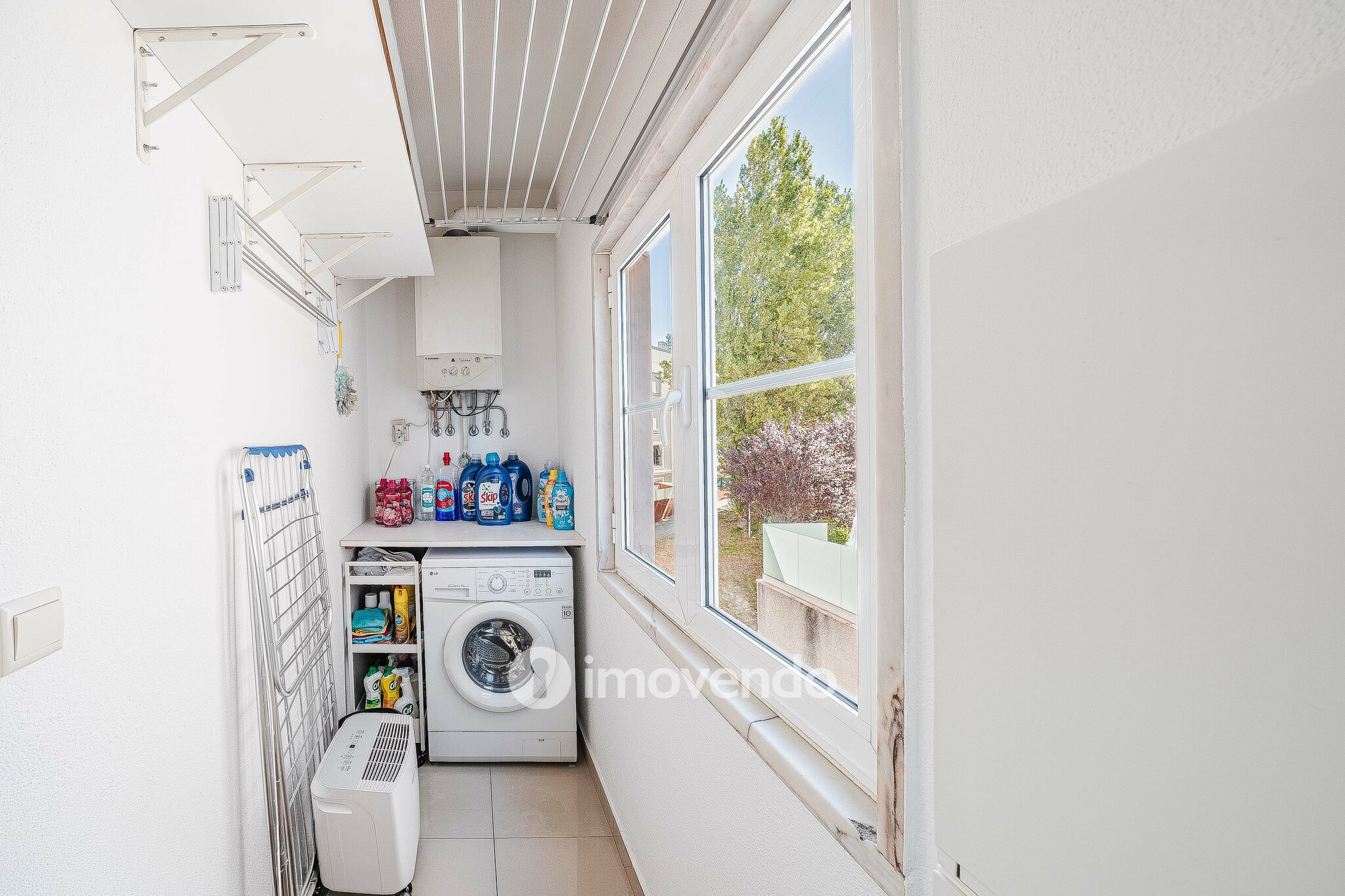 Apartamento T2 moderno, com estacionamento, nas Casas do Lago