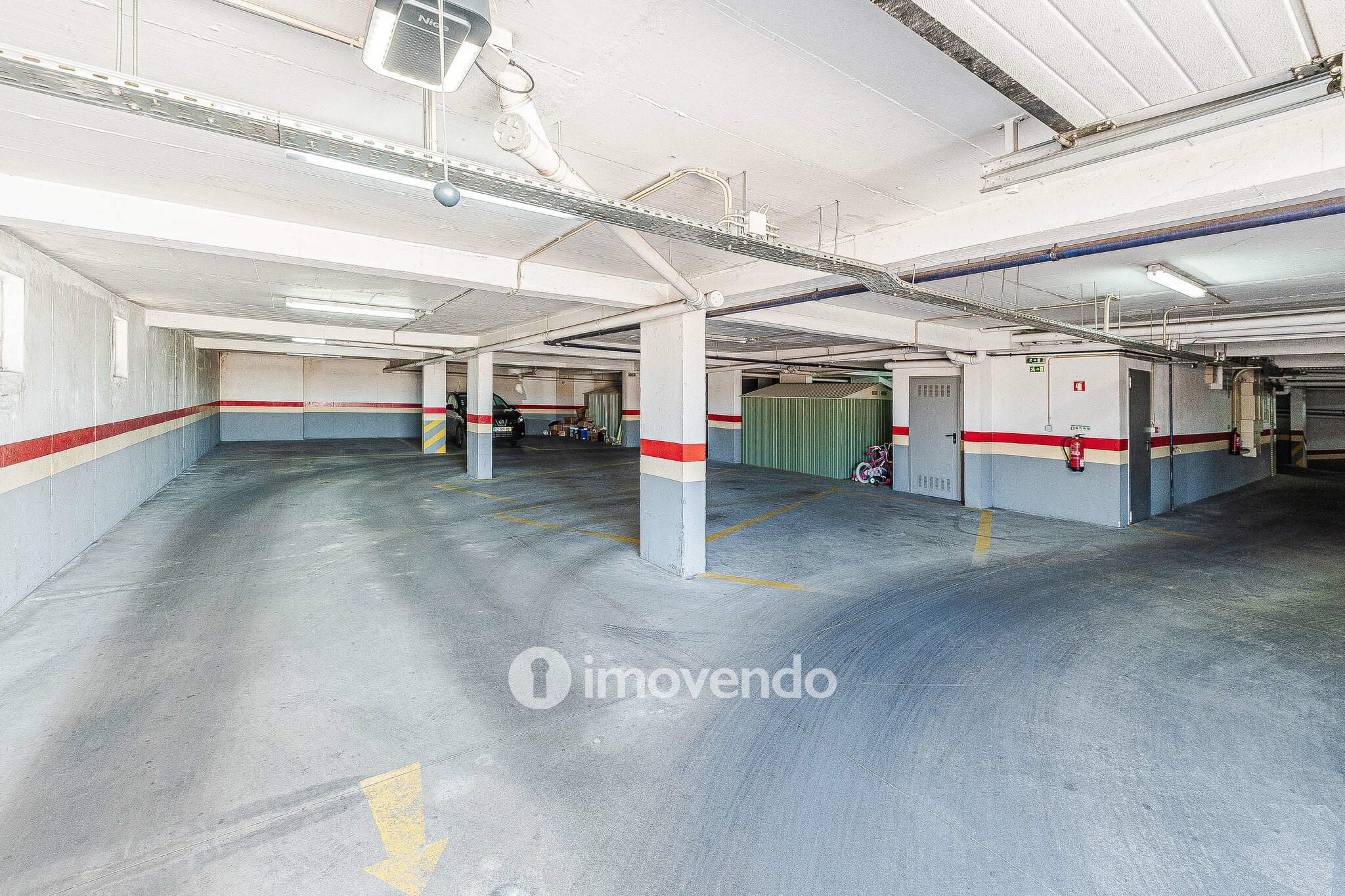 Apartamento T2 moderno, com estacionamento, nas Casas do Lago