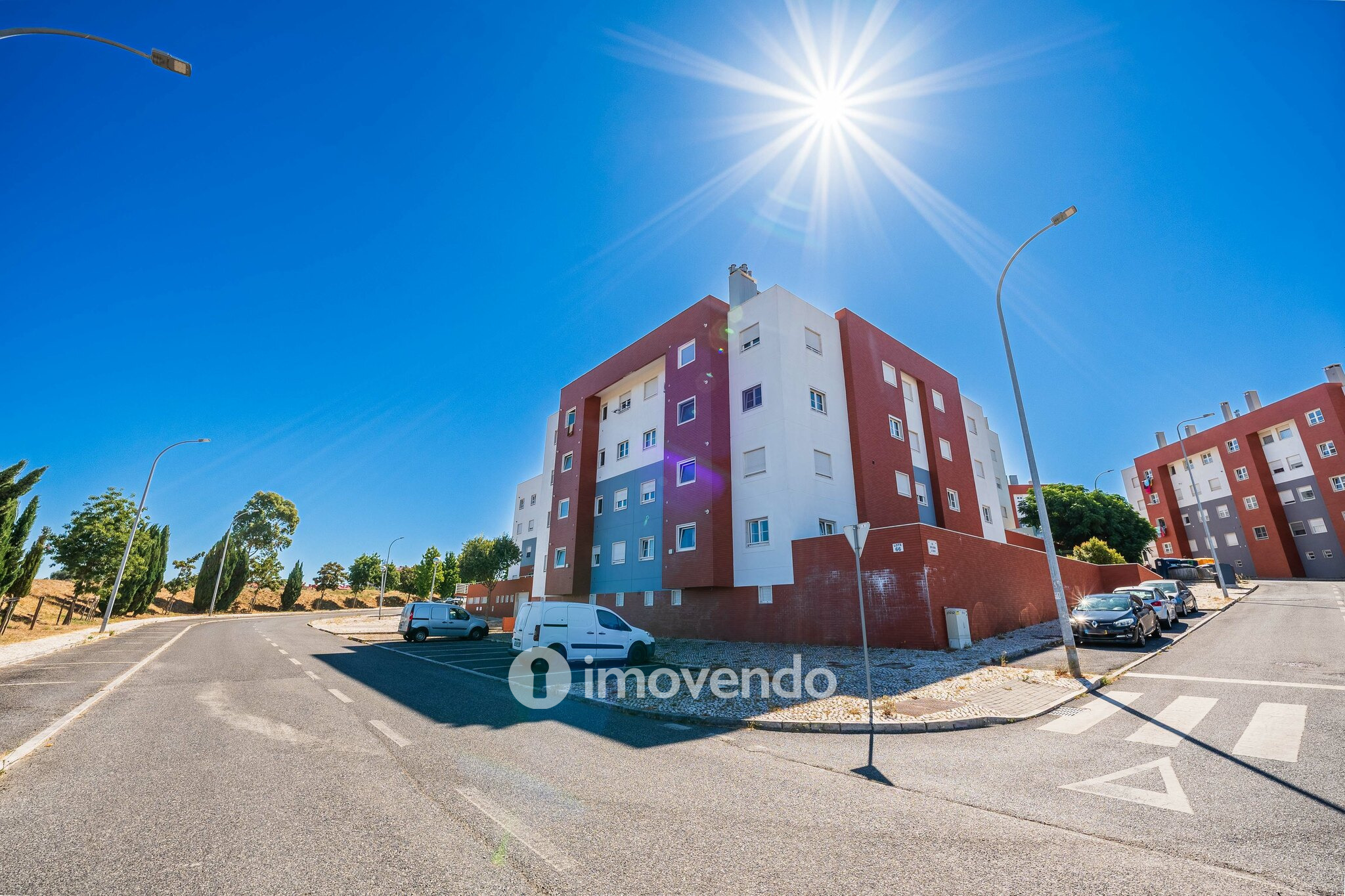 Apartamento T2 moderno, com estacionamento, nas Casas do Lago