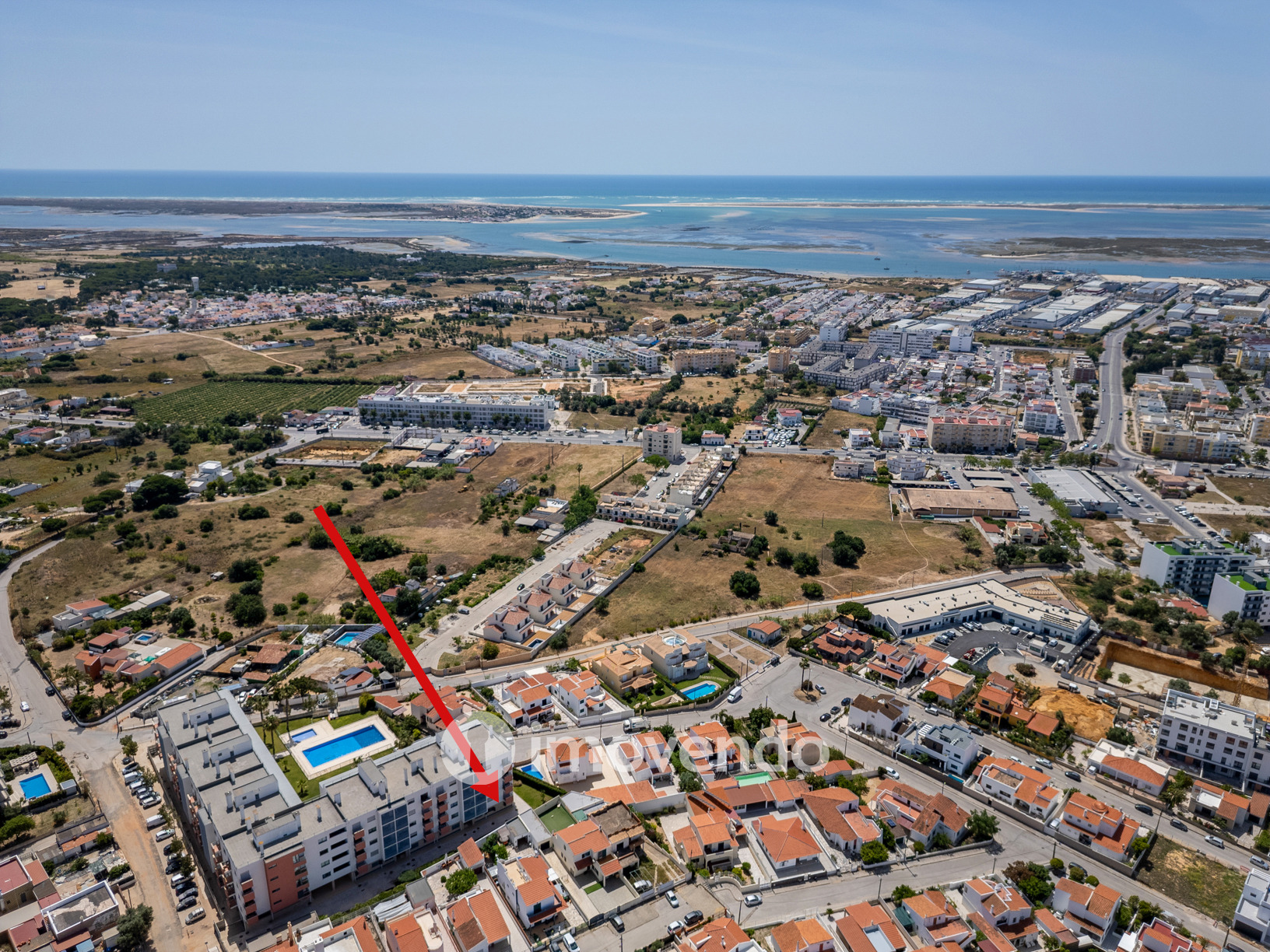 Apartamento T4 em condomínio com piscina, em Quelfes, Olhão