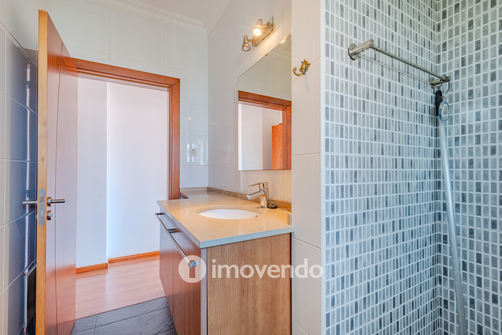 Apartamento T4 em condomínio com piscina, em Quelfes, Olhão
