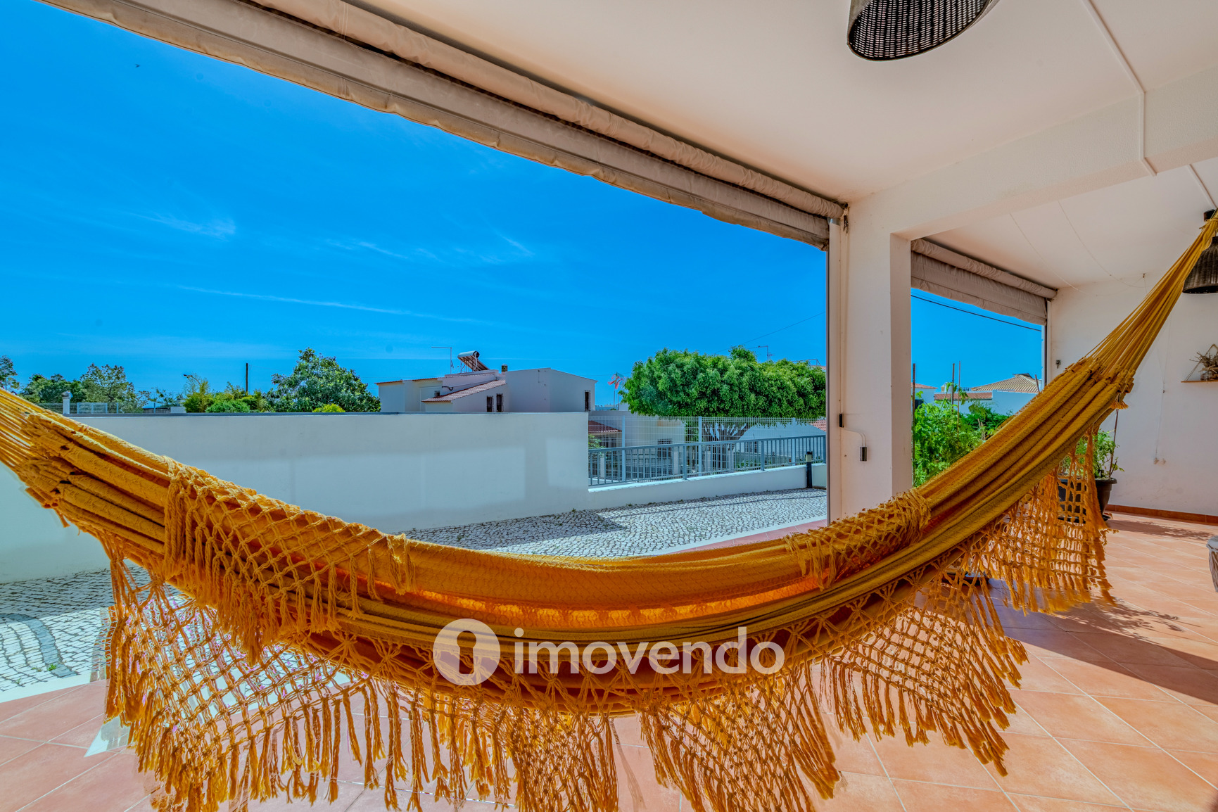 Apartamento T4 em condomínio com piscina, em Quelfes, Olhão
