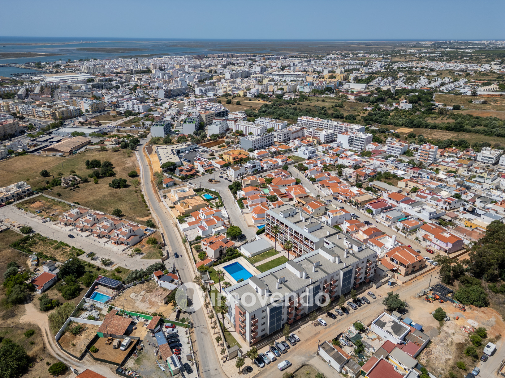 Apartamento T4 em condomínio com piscina, em Quelfes, Olhão