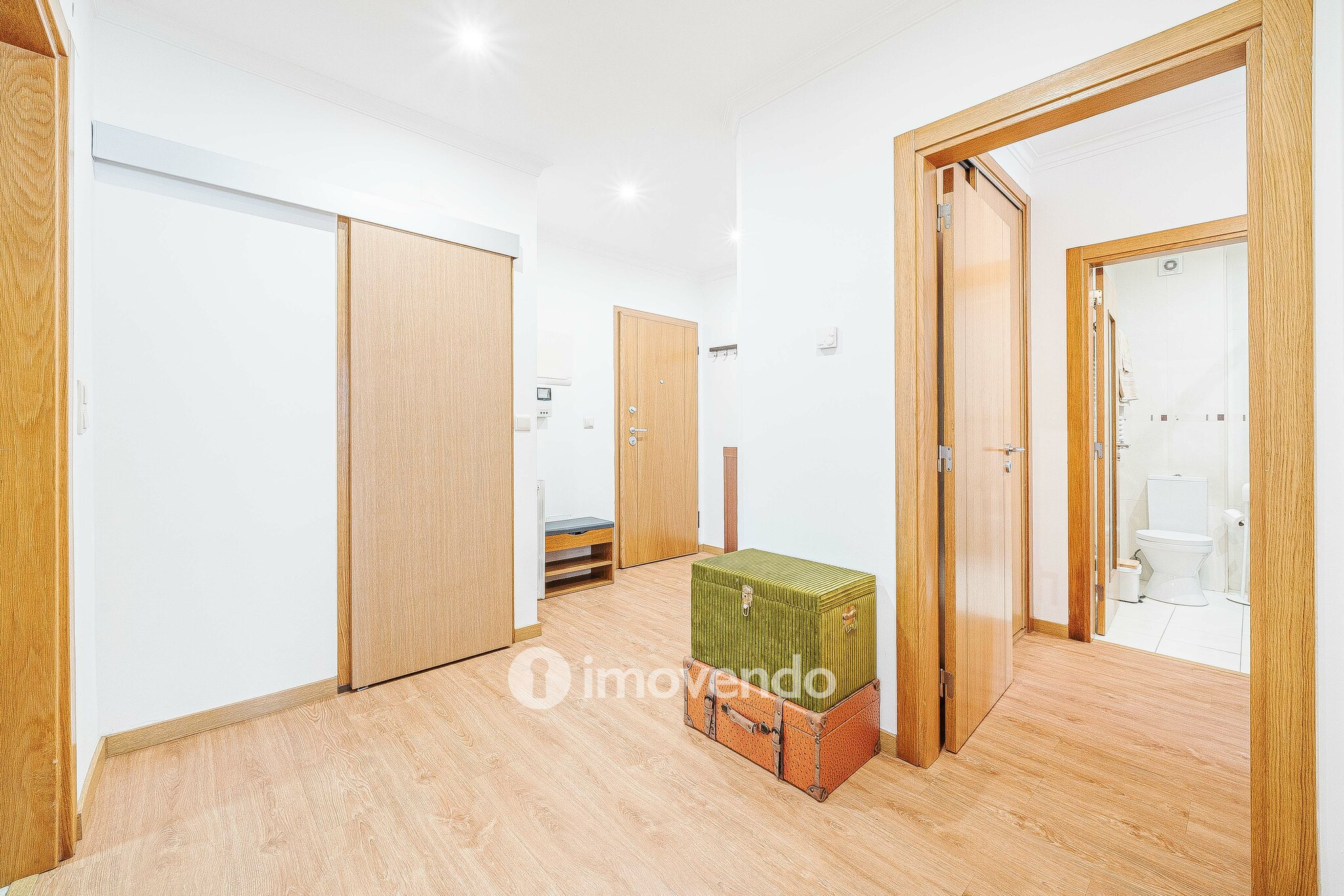 Apartamento T2 moderno, com estacionamento, nas Casas do Lago