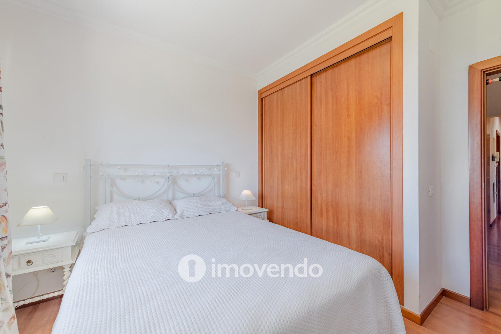 Apartamento T4 em condomínio com piscina, em Quelfes, Olhão