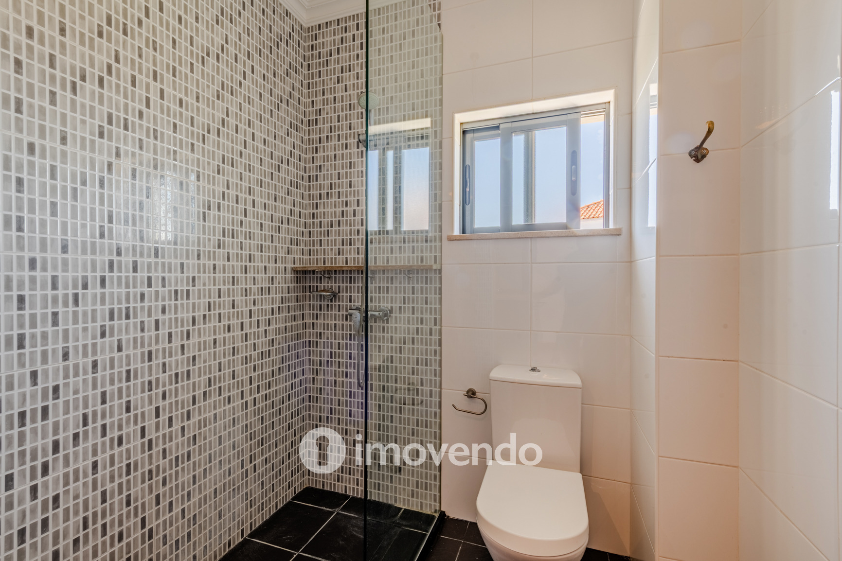 Apartamento T4 em condomínio com piscina, em Quelfes, Olhão