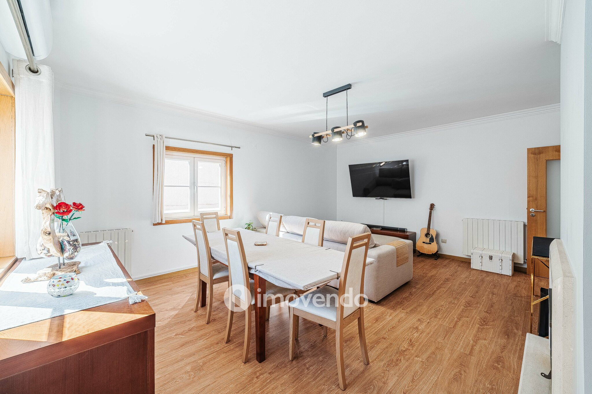 Apartamento T2 moderno, com estacionamento, nas Casas do Lago