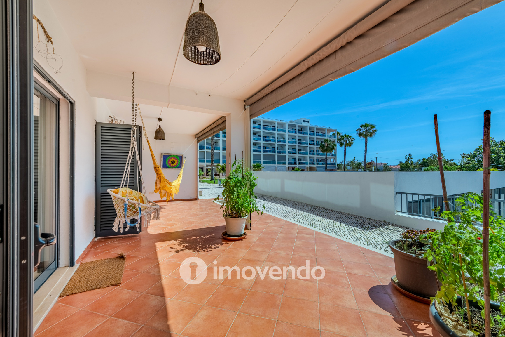 Apartamento T4 em condomínio com piscina, em Quelfes, Olhão