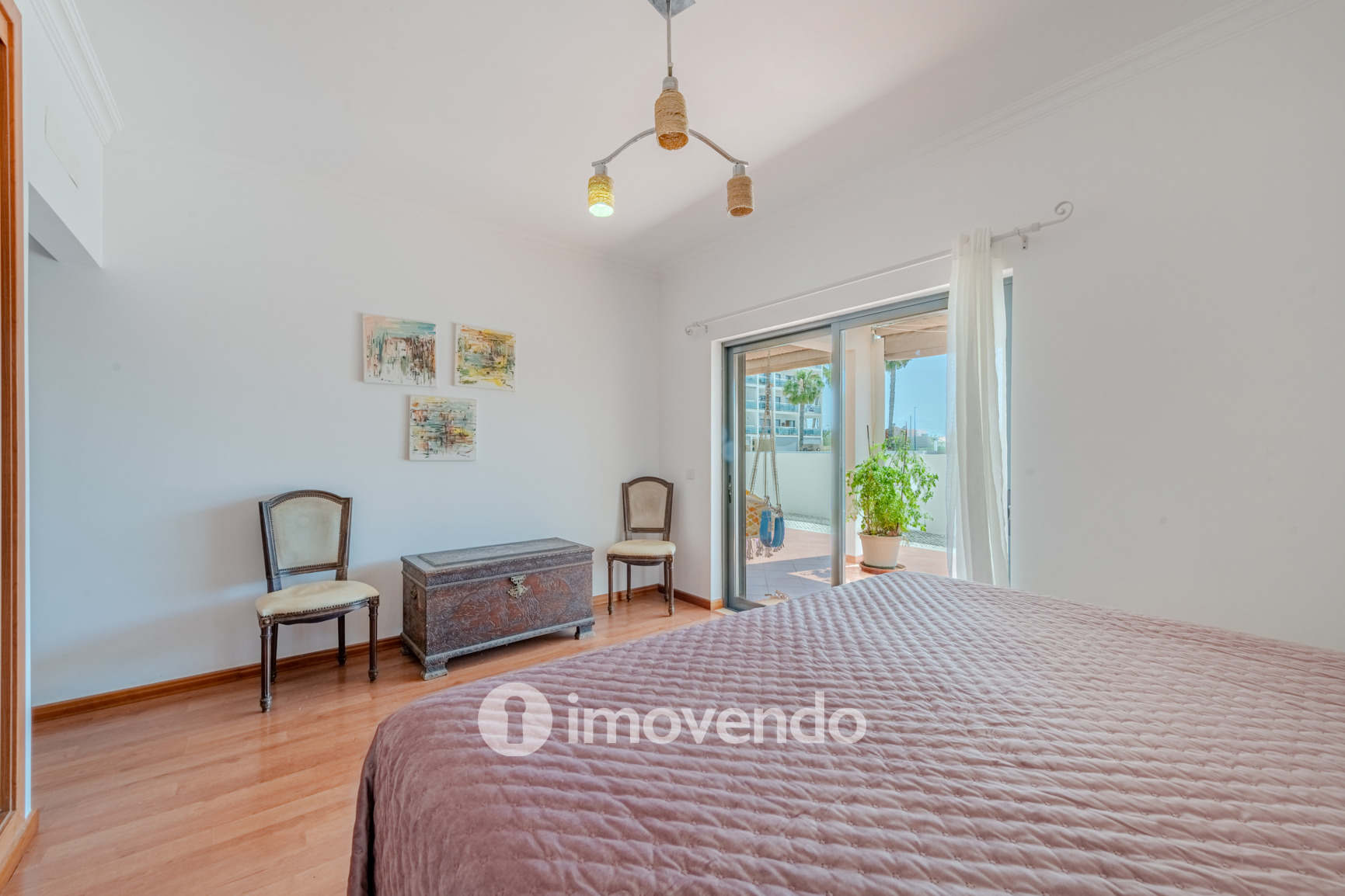 Apartamento T4 em condomínio com piscina, em Quelfes, Olhão